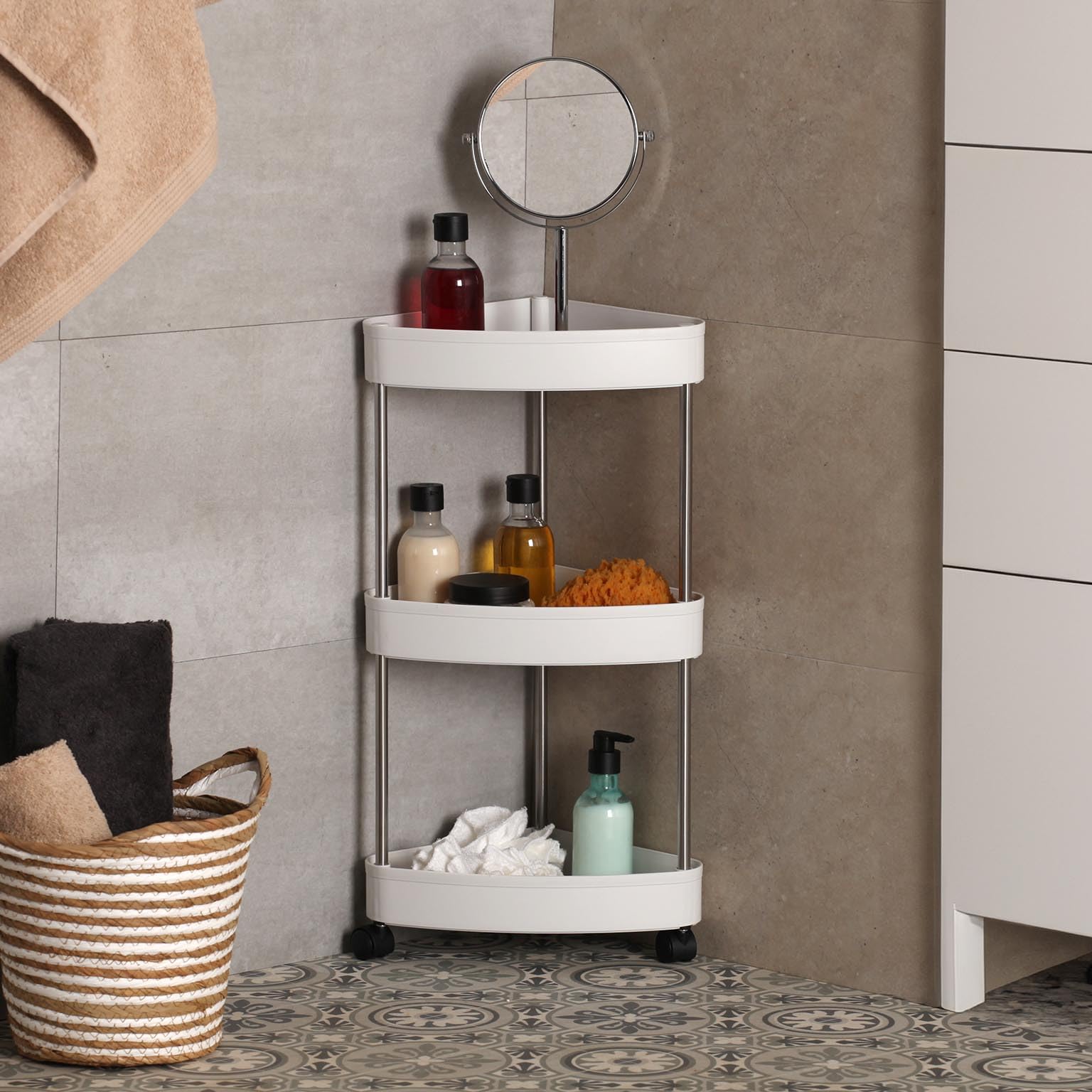 Versa Arnoth Meuble Auxiliaire d'angle pour Salle de Bain, Chariot de Rangement, avec 3 Étagères et roulettes, Dimensions (Hauteur x Longueur x Largeur) 65 x 25 x 32, Plastique, Couleur Blanche