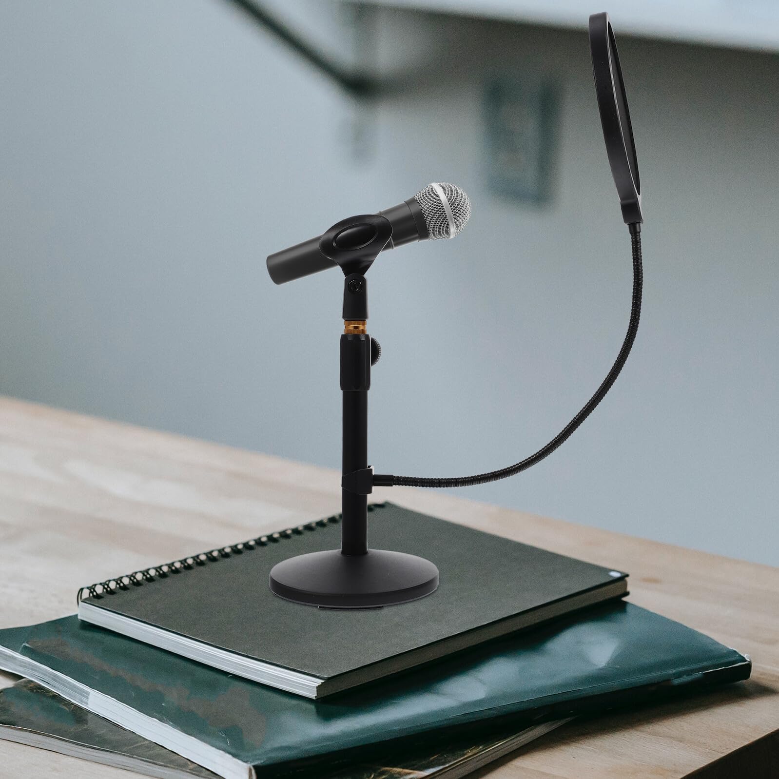 Soporte Negra Profesional de Escritorio de Micrófono con Base Redonda | 1 Juego, Metal y Plástico, para Broadcasting y Podcasting, Sujeción Firme y Colocación Estable