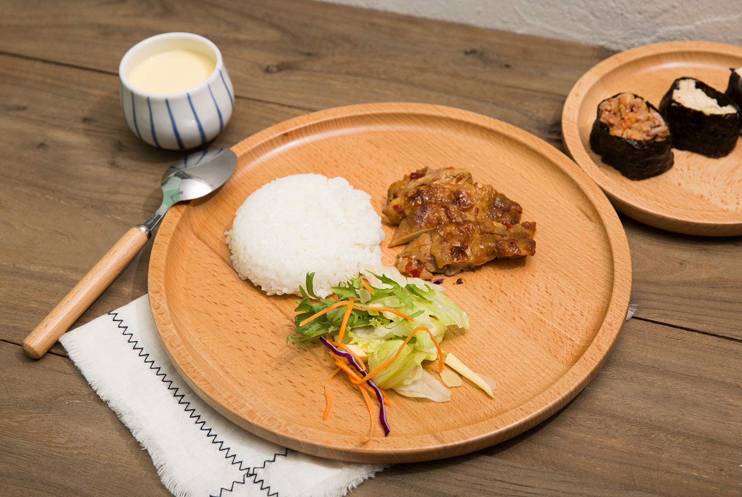 Amazon｜K-UNING 木製トレー 丸形 木の食器 お盆 シンプル ナチュラル