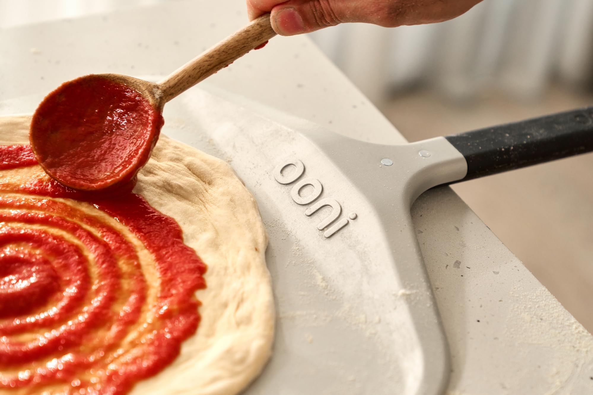 Ooni Pala de pizza compacta de 12 pulgadas, pala de pizza de metal de 12 pulgadas, pala giratoria ligera para pizza con asa, accesorios para horno de pizza