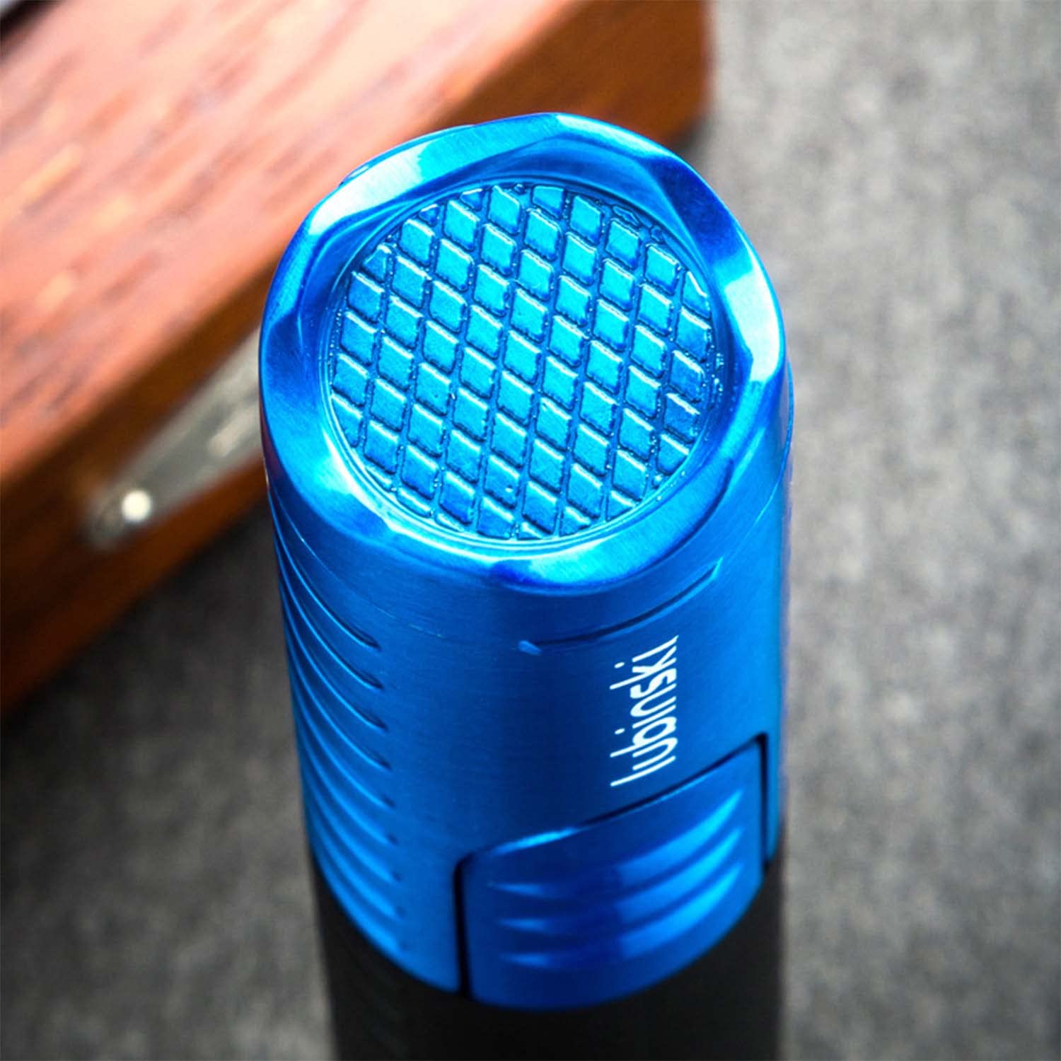 Cigarro Encendedor Portátil Titular de Cigarros Superior Soplete de Butano Llama de Chorro Potente Ajustable a Prueba de Viento Recargable Humidor Tamaño (Gasolina No Incluida)