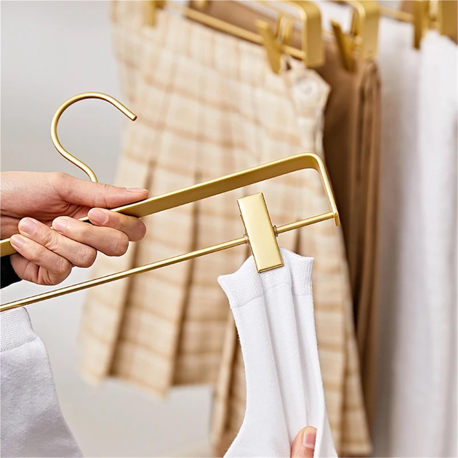 Hosenbügel 5 stücke Hosen Socken Frauen Rock Display Lagerung Rack Haushalt Trocknen Kleiderbügel Mit Beweglichen Anti-Slip Wäscheklammer(Gold)