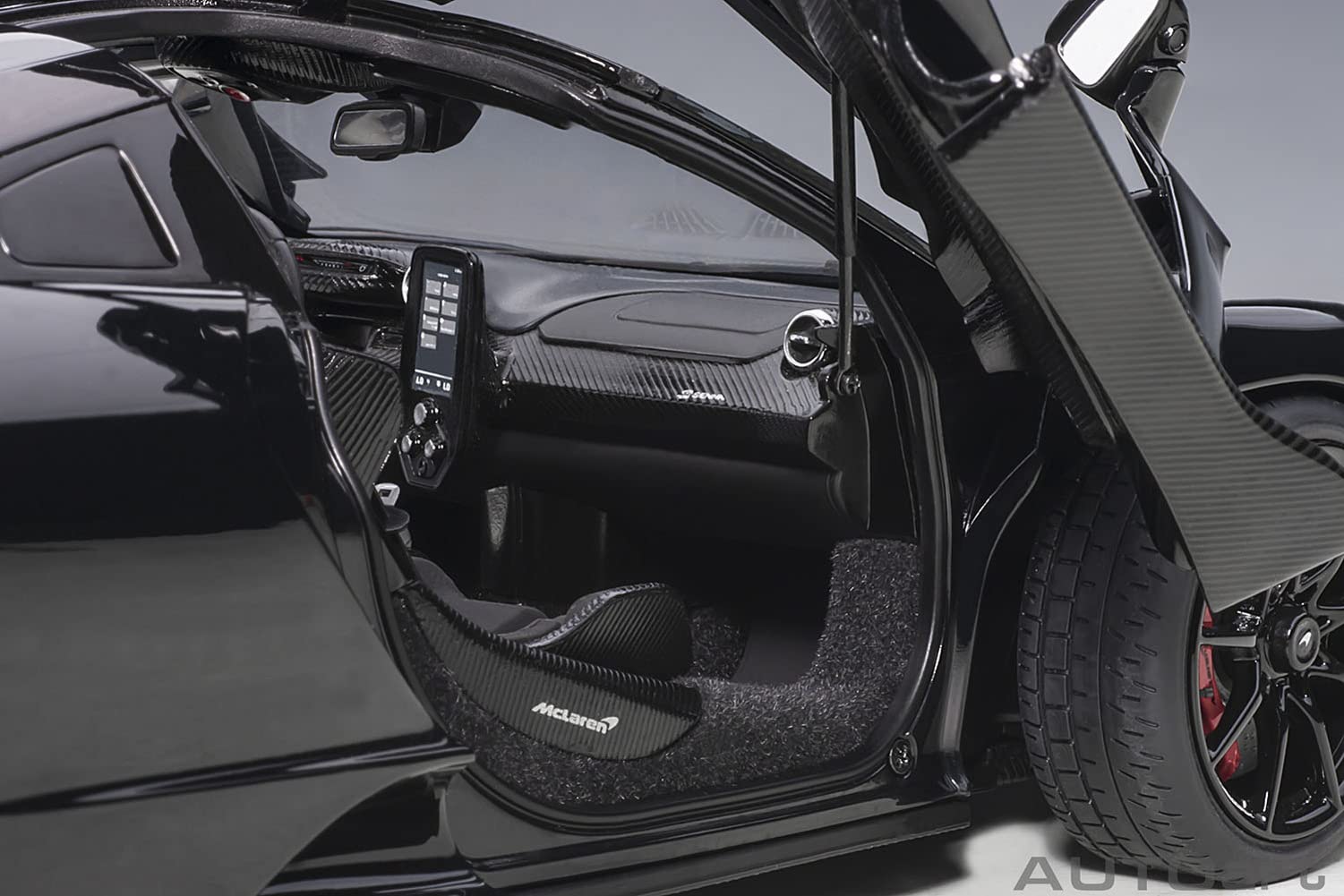 AUTOart 1/18 McLaren Senna Black Plastic 1.85pound diecast