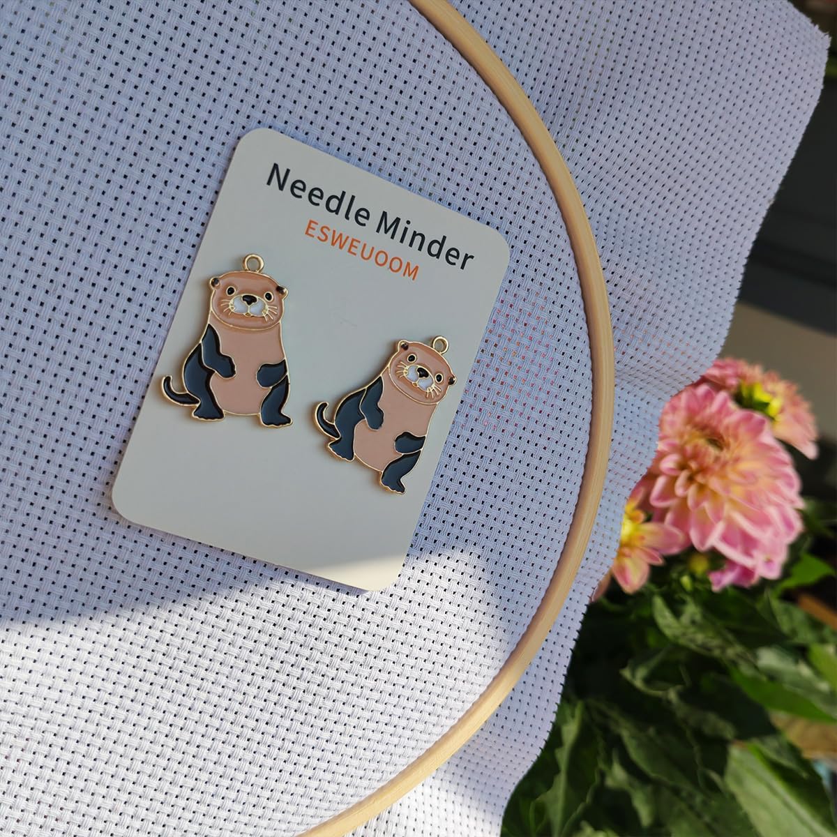 ESWEUOOM Cute Animals Cartoon 2 Pieces Needle Minder Magnetic Gold Needle Keeper for Cross Stitch Embroidery Sewing Needle and Pin Holders (Cute)