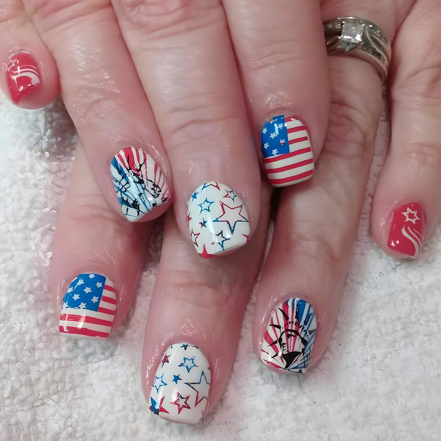 24Pcs Independence Day Nails 4th of July Press on Nails Square Short Fake Nails Statue of Liberty Design Patriotic Glue on Nails American Flag Acrylic