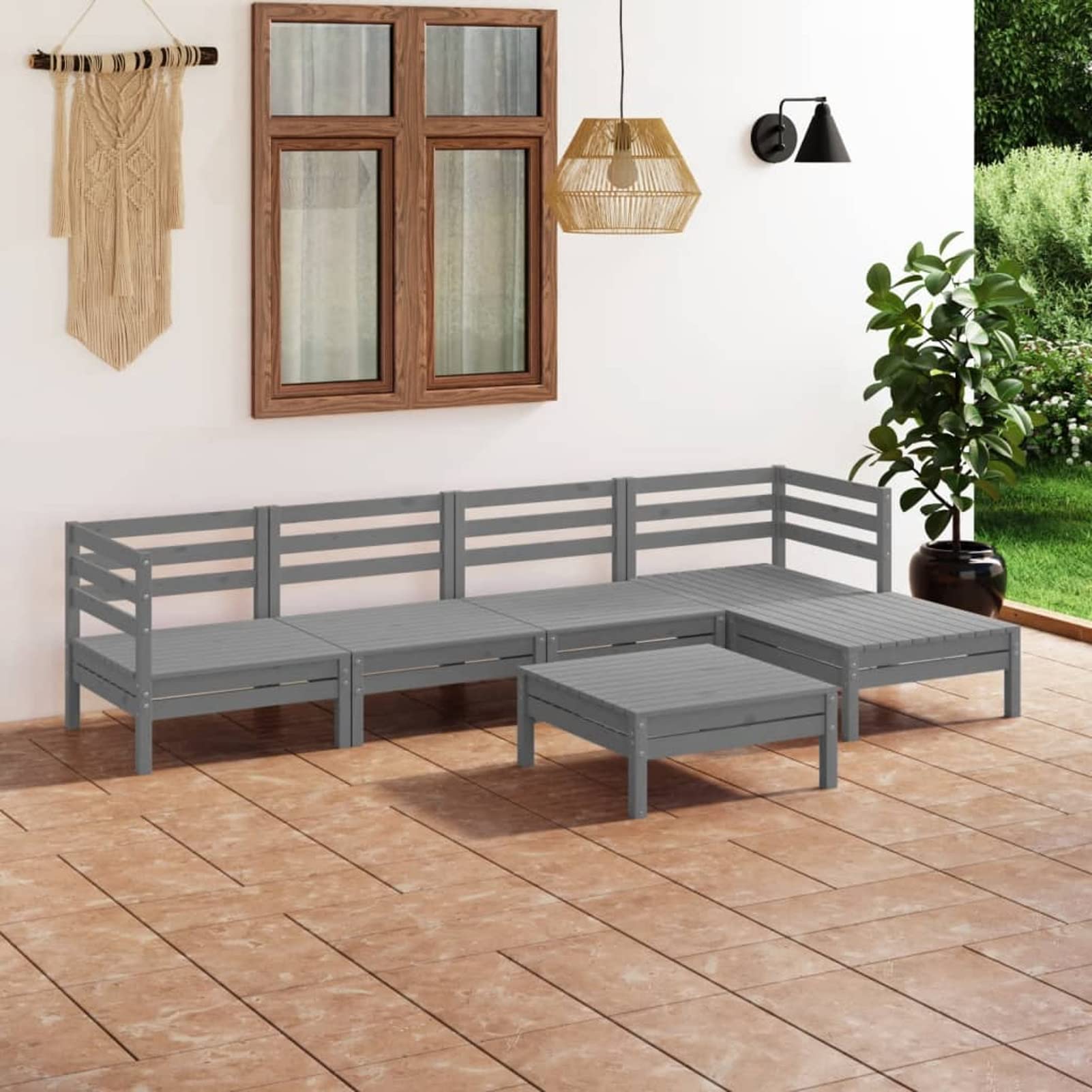 Salon de jardin en pin massif gris au design épuré pour une terrasse d'exception