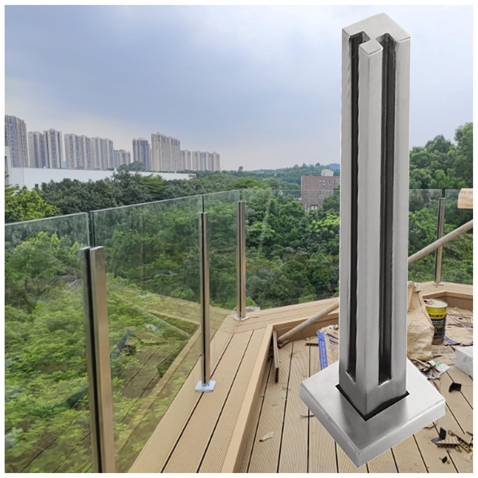 Support carré en verre et balustre argenté pour clôture de piscine