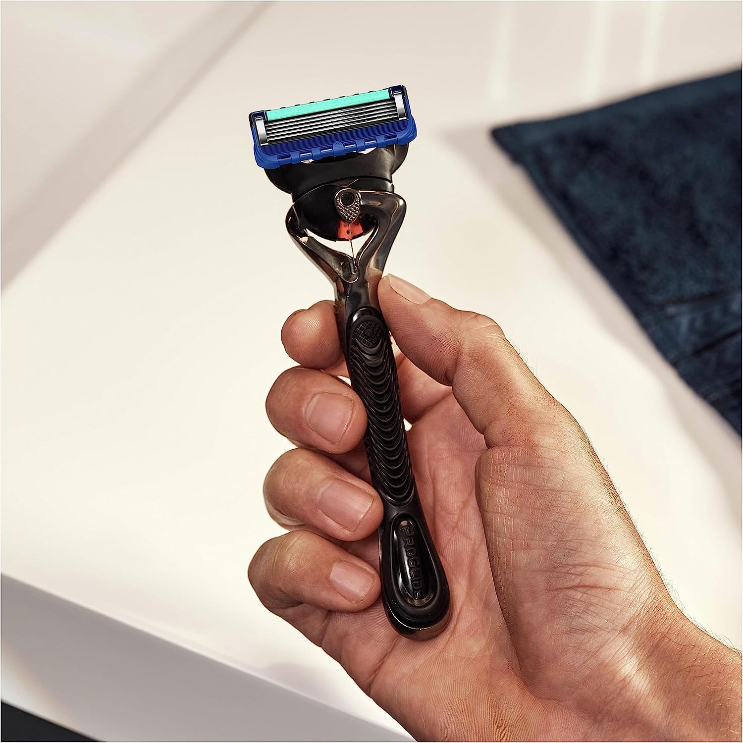Gillette ProGlide Nassrasierer Herren, Rasierer + 4 Rasierklingen mit 5-fach Klinge, Geschenk für Männer