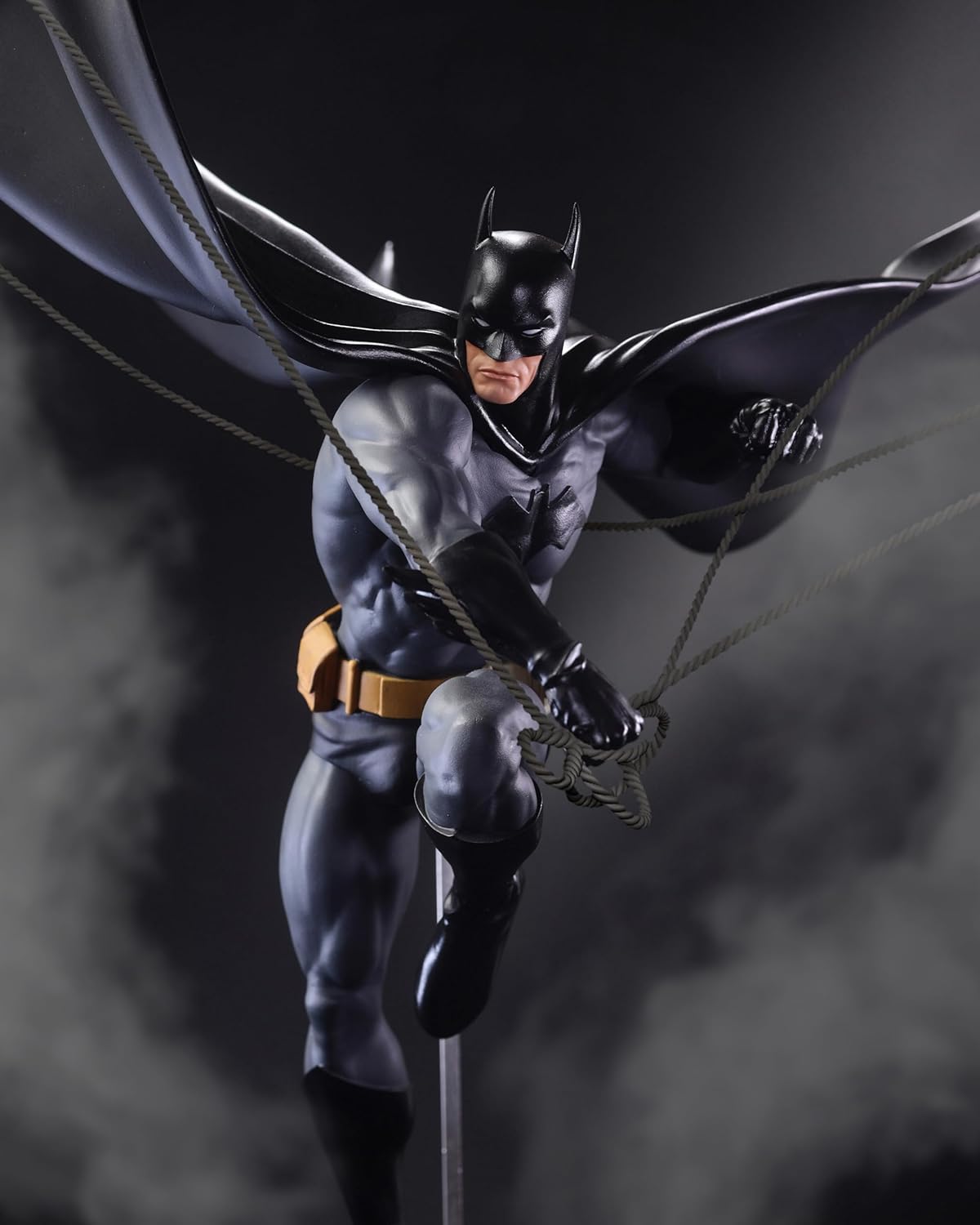 McFarlane Toys - DC Direct DC Designer Series Batman by Dan Mora 1:6th Scale Resin Statue - Image 5