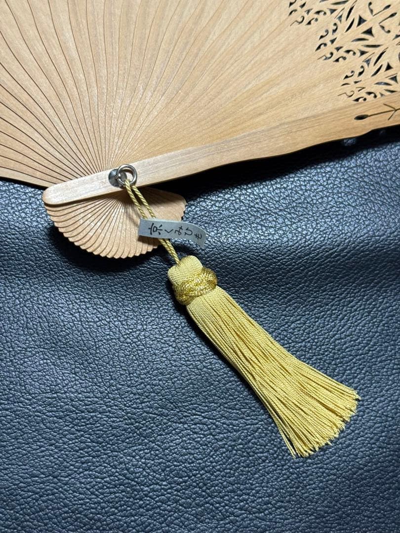 Amazon.co.jp: 扇子 23cm 白竹堂 白檀 正絹房付き 京扇子 着物 和装