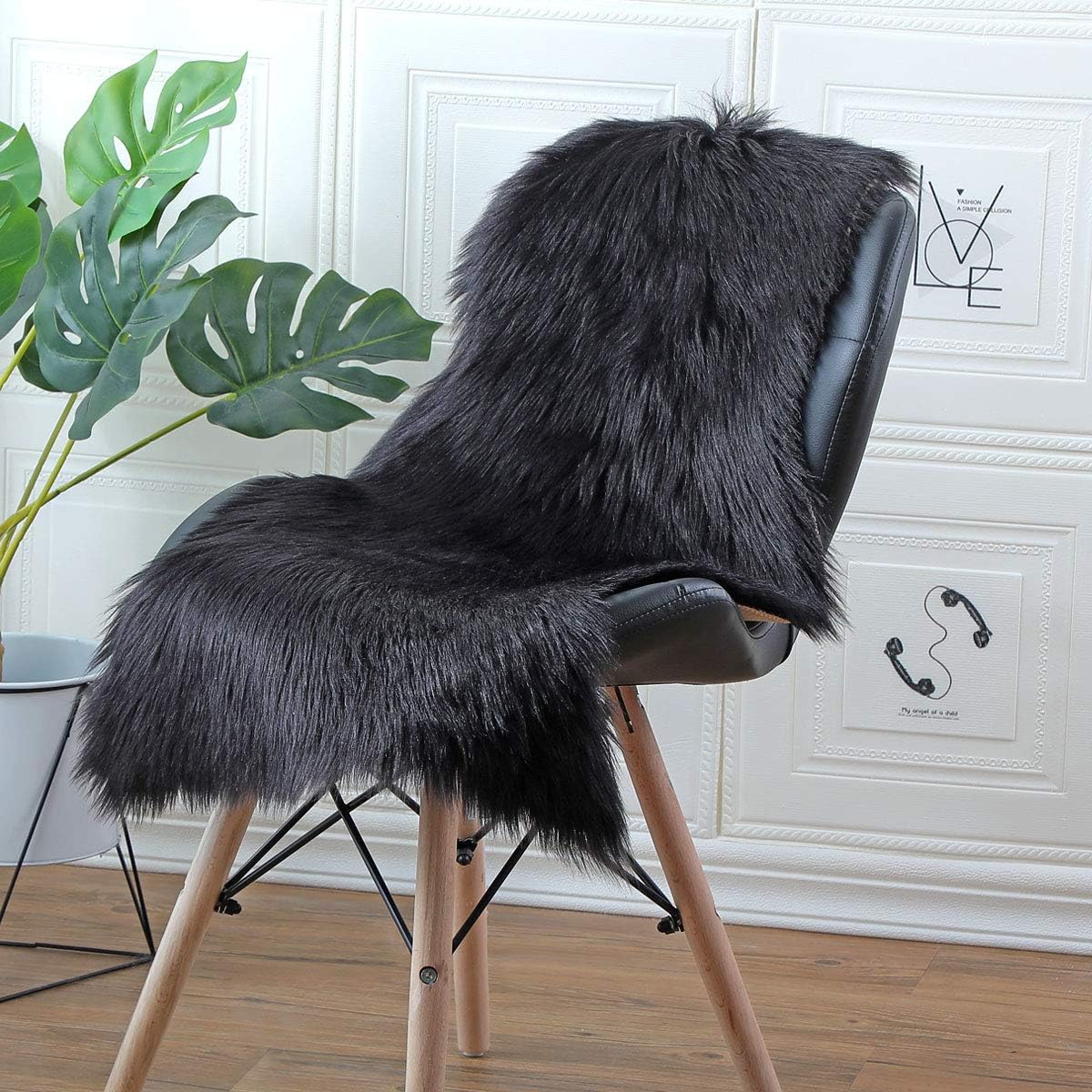 Faux Fur Sheep Doormat Rug Non-Slip Luxurious Soft Artificial Wool Carpet for Living Room Bedroom Bathroom Sofa Chair Cushion (Black, 80 X 50 CM)