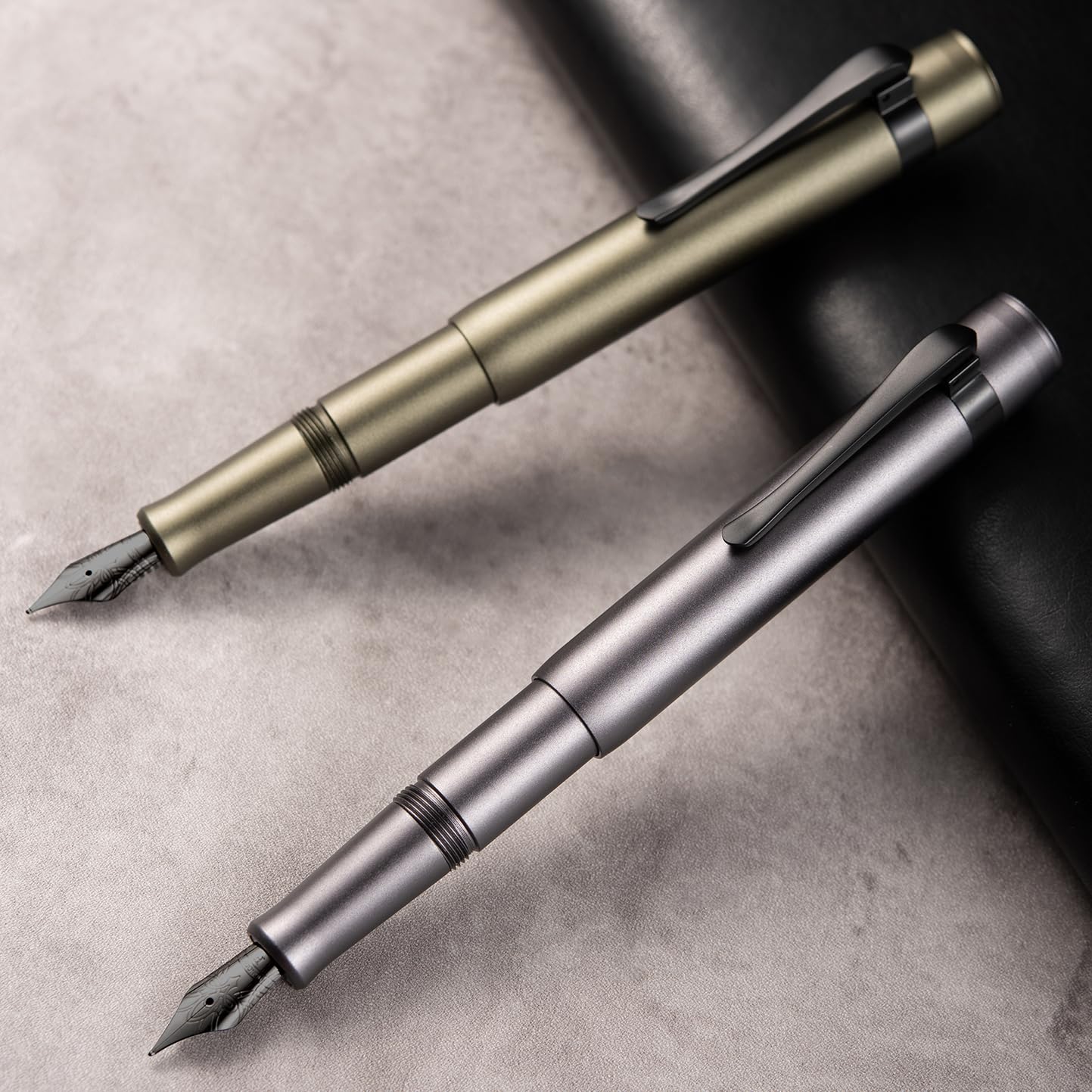 Hongdian Donkergroene Forest-vulpen met medium penpunt, klassiek ontwerp met converter en metalen pennenetui, set