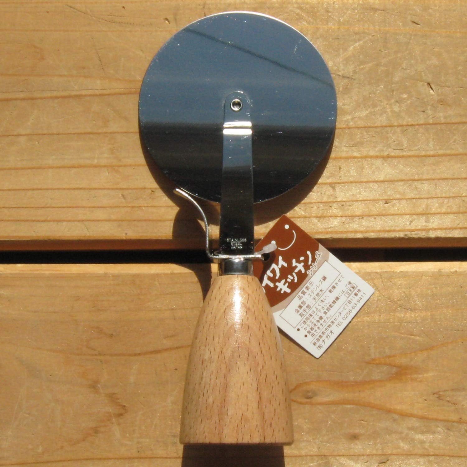 Nagao WY-35 Waiwai Kitchen Pizza Cutter, 5.7 inches (14.5 cm), Stainless Steel, Wood, Made