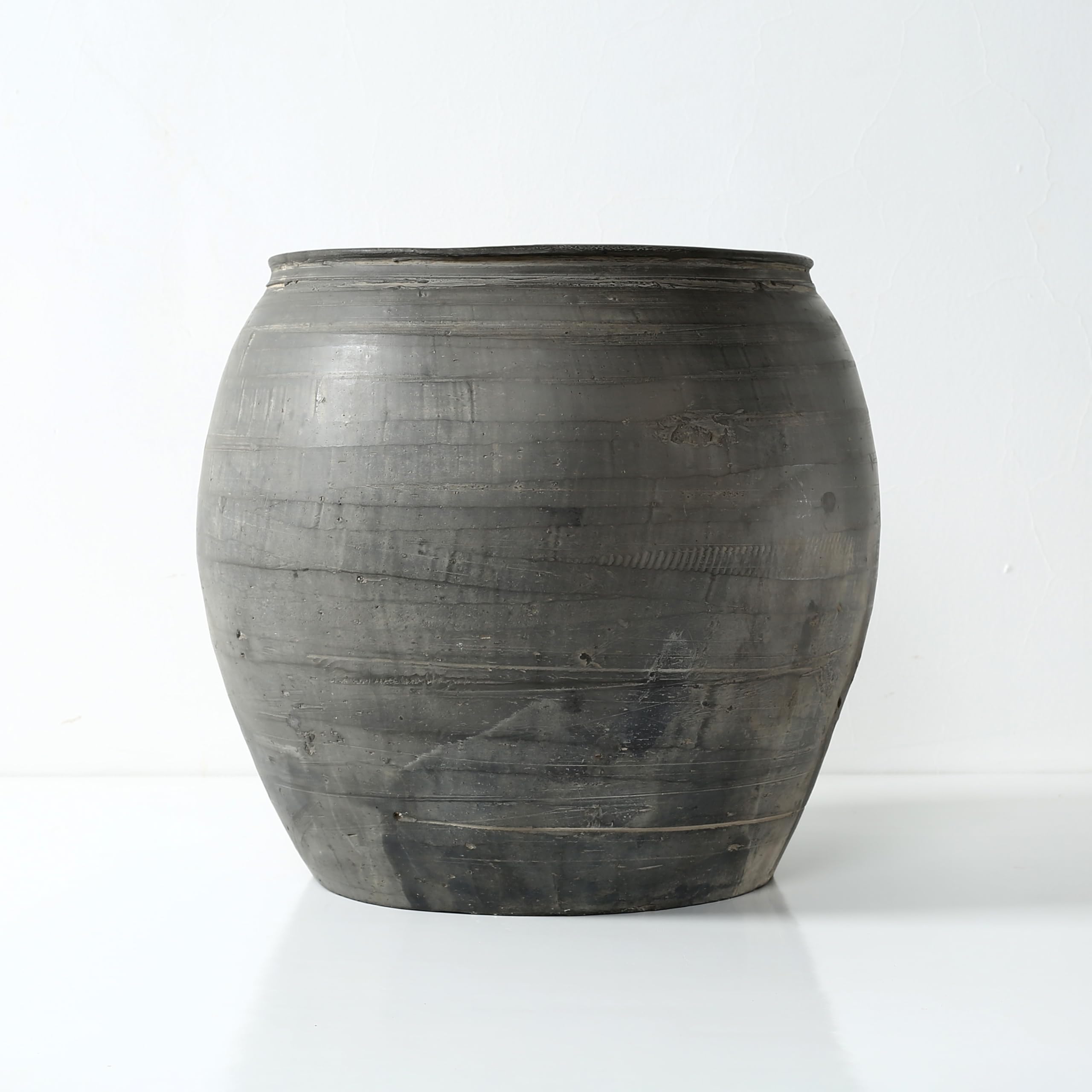 【商品】ヴィンテージ　黒色陶器製円筒形花瓶 商品】ヴィンテージ黒色陶器製円筒形花瓶