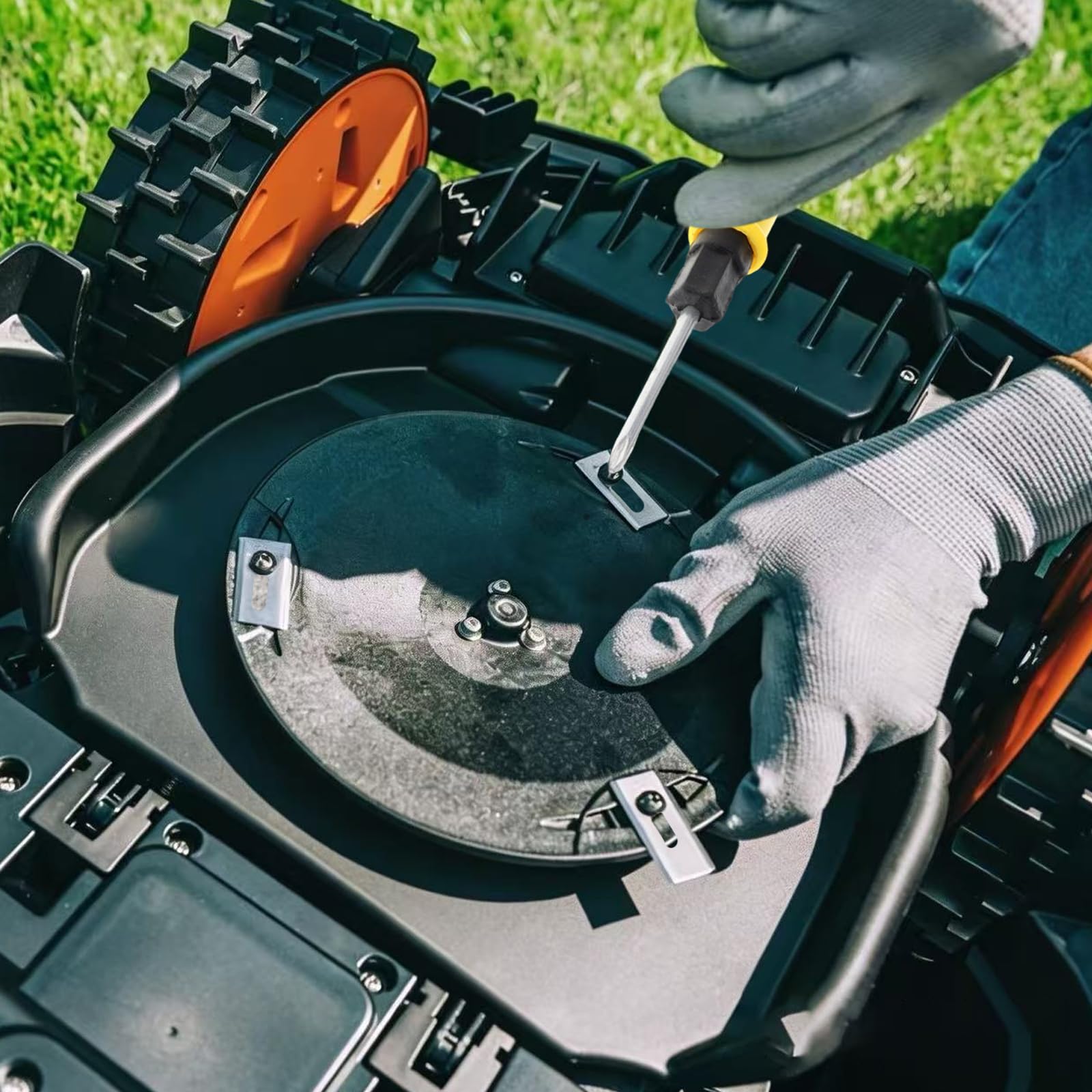 30 Pièces Lame Robot Tondeuses Avec Vis, Lames de Rechange en titane, Lame Tondeuse Robustes Et Pointues, Remplacement Facile,avec les Lames de Tondeuse Husqvarna, McCulloch, Flymo (Argent)