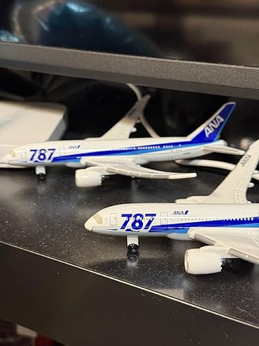 Amazon.co.jp: Tomica - Boeing 787 Airport Set (ANA) : Hobbies