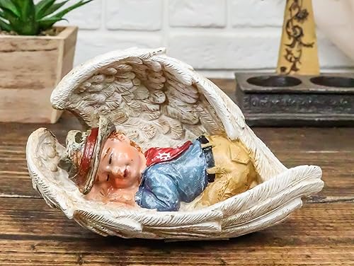 Miniatura 3 de Ebros Gift Figura rústica de ángel vaquero occidental con sombrero rojo bufanda con alas gigantes para dormir en paz, escultura decorativa