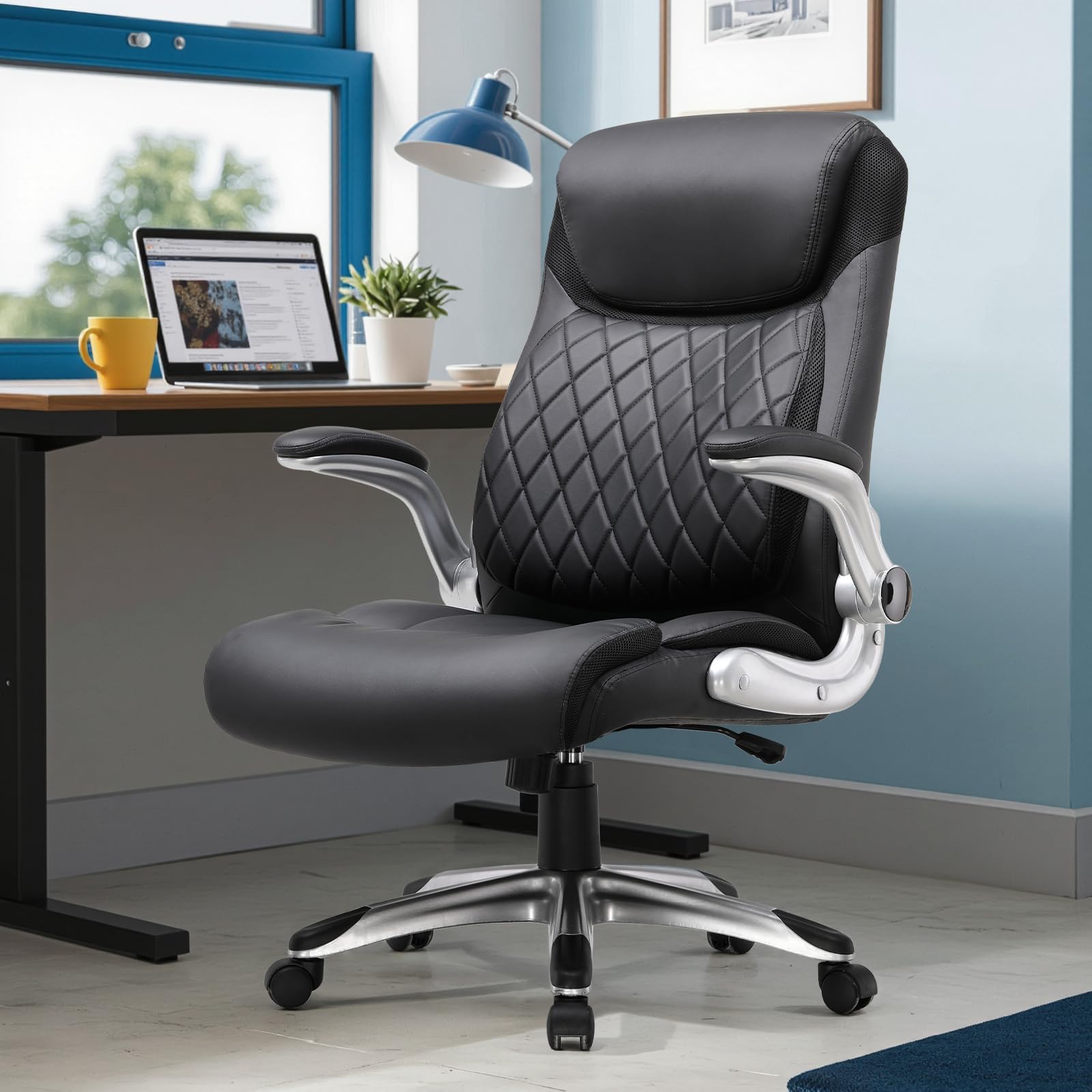 COMHOMA Silla de Oficina ergonómica con reposabrazos Plegables y Respaldo Alto, función basculante, Altura Regulable, Piel Resistente a los arañazos