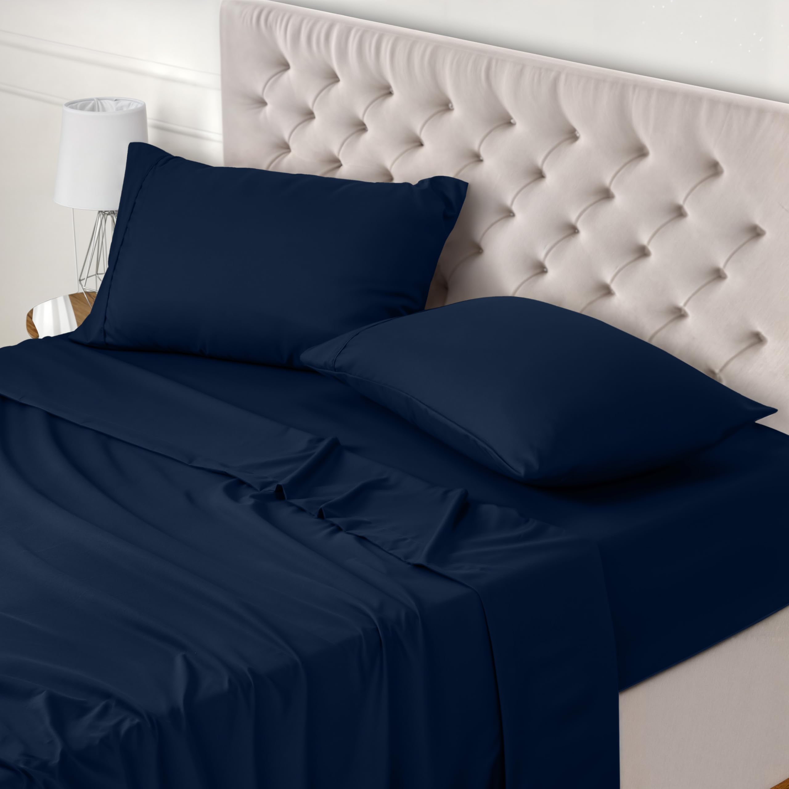 Utopia Bedding - Set Lenzuola Letto Una Piazza e Mezza 4 Pezzi 135x190 cm - Spazzolata Poliestre di Microfibra - Oeko-Tex Certificato - Lenzuolo con Angoli, Lenzuolo Piatto e 2 Federe 50x75, Blu Navy