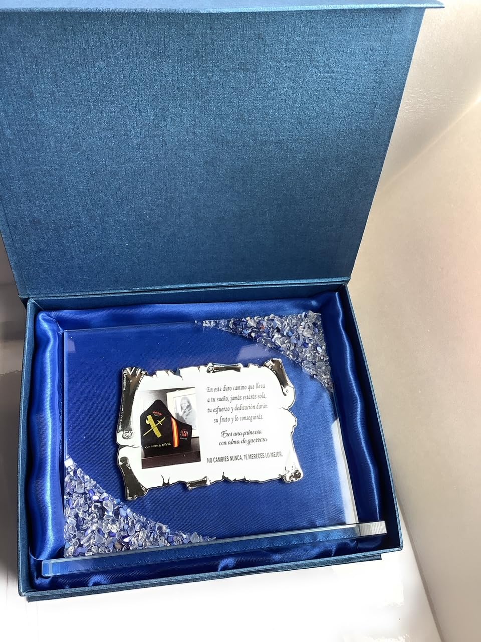 Curia Grabador Placa de Homenaje Cristal Personalizada, 26x21cm Jubilación, Cumpleaños, Bodas de Oro, Agradecimiento y Cualquier Evento - Incluye Elegante Caja de Presentación