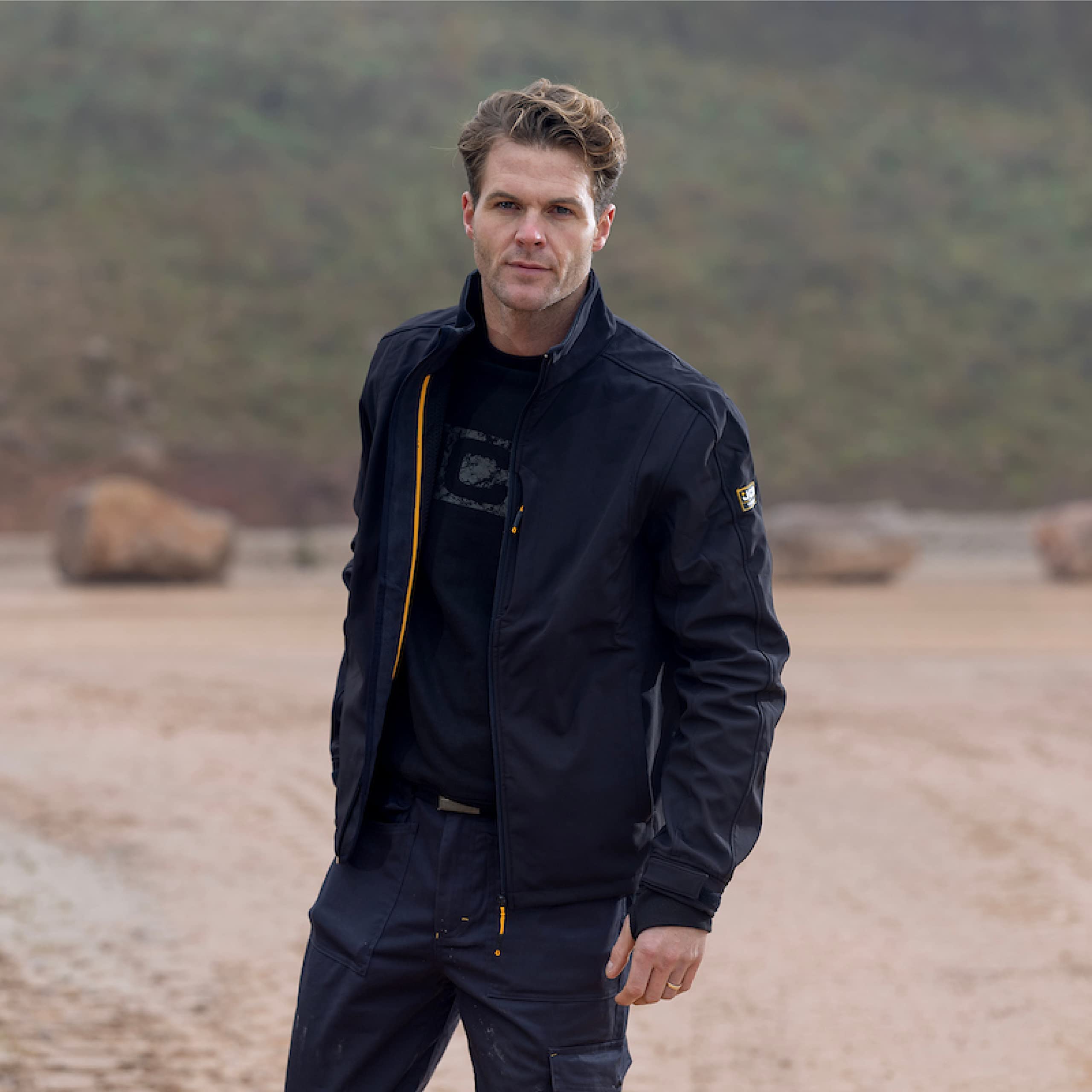 JCB Workwear - Veste Softshell - Veste polaire pour homme - Fermeture éclair intégrale - Poches latérales zippées - Ourlet et poignets réglables - Polyester - Noir