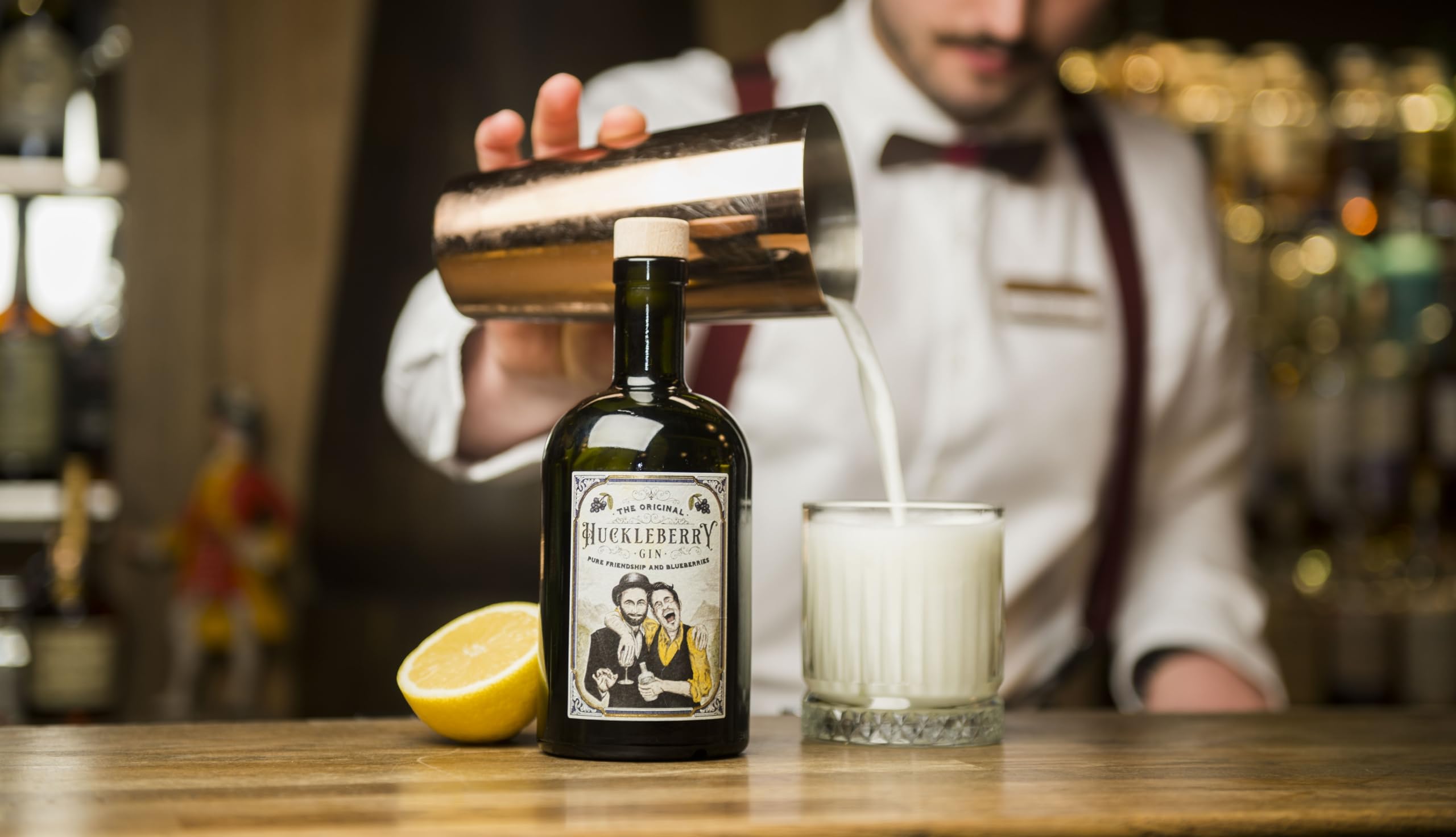 Huckleberry Gin | 44% | aus frischen Heidelbeeren destilliert | Pure Friendship and Blueberries | 500 ml