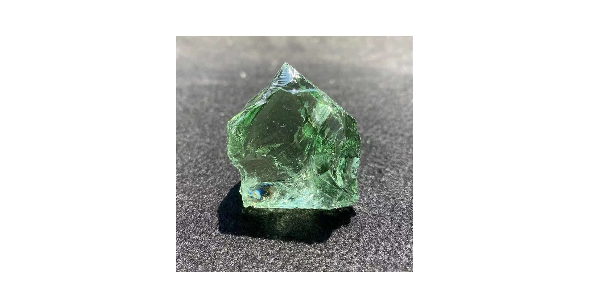 Amazon.co.jp: エメラルドグリーンの艶をかけられた石の透明なガラスの