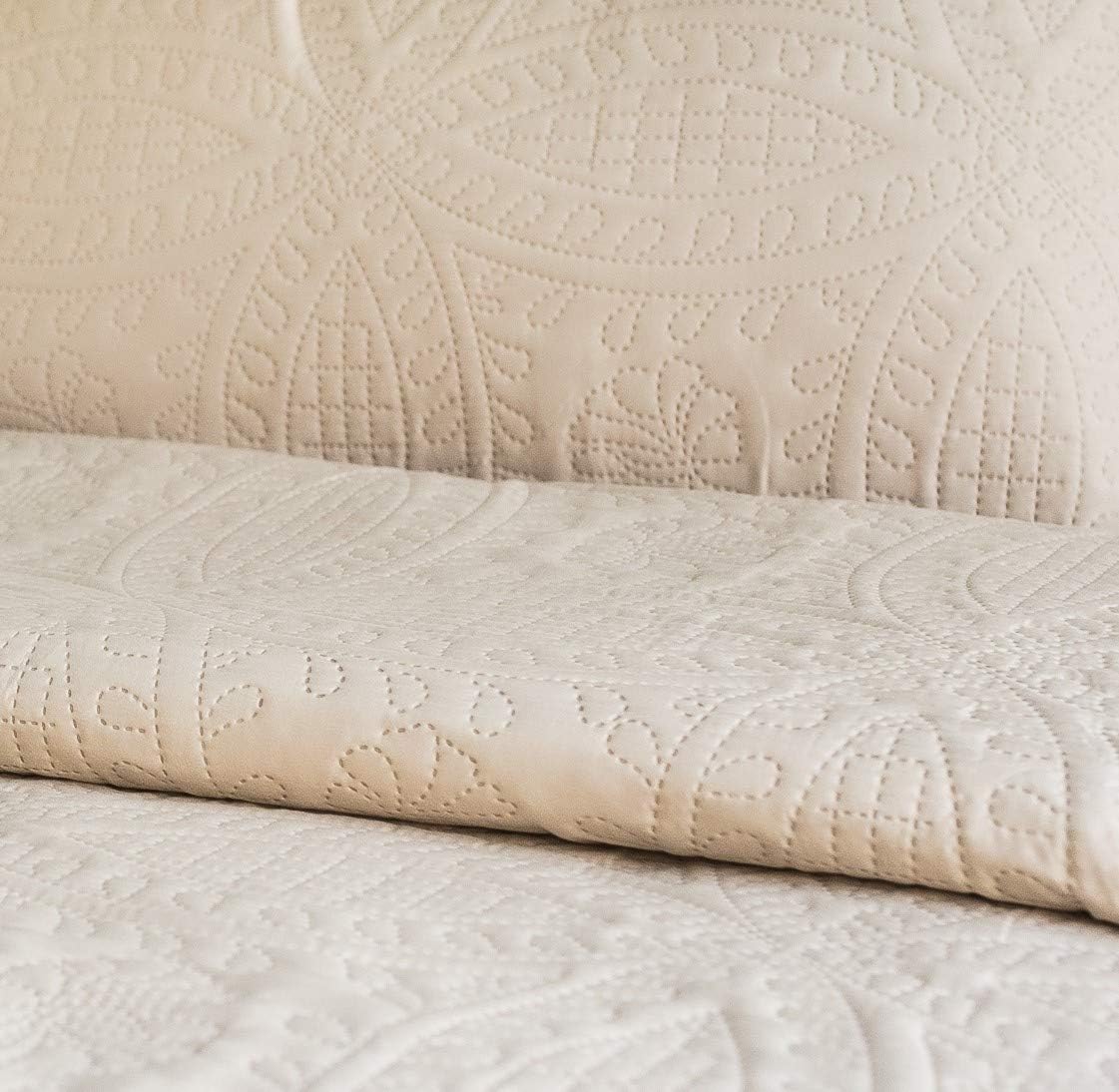 Tomatillo Green King Microfiber Comforter Set with Pillow Shams