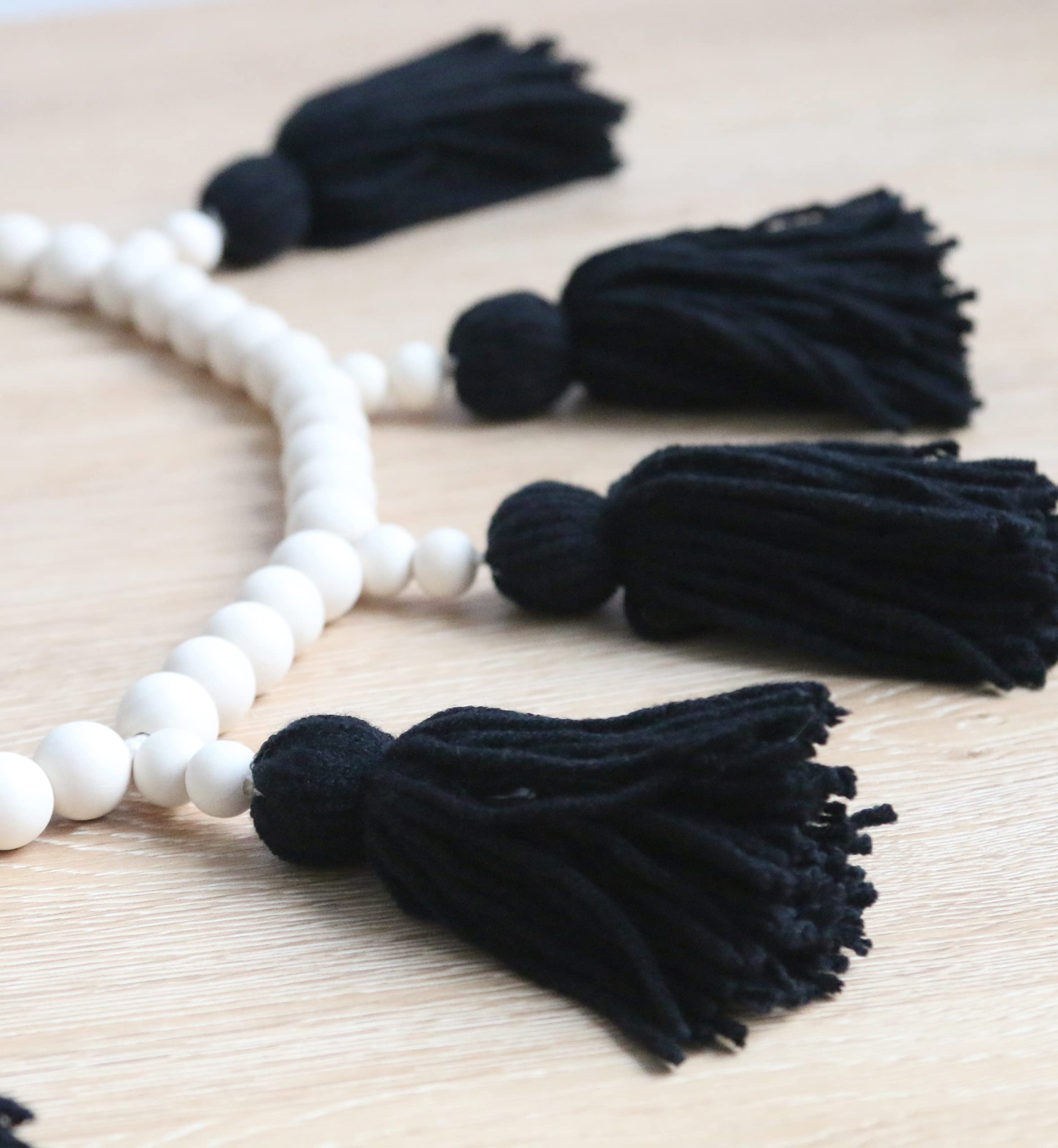 Guirlande à Pompons Avec Perles En Bois Et Feuilles De Jungle Pour