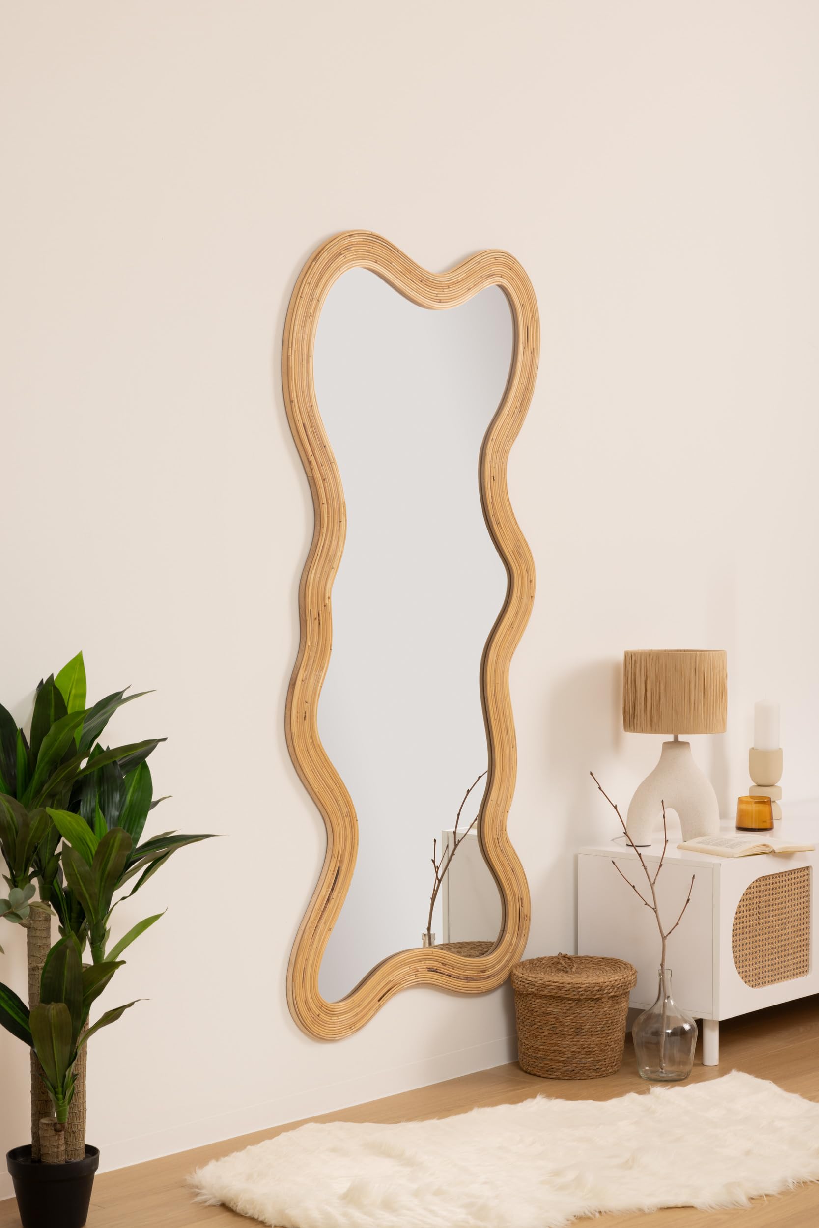 Atmosphera Creator d'Intérieur – Espejo Maggie con Forma orgánica – Dormitorio, Salón, Entrada, Vestidor, Marco de ratán – para Colgar o Colocar