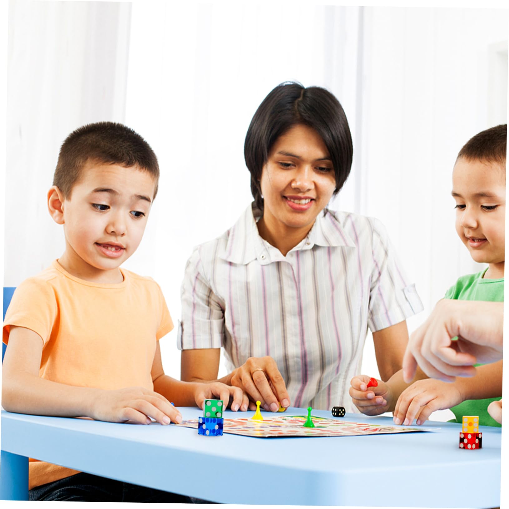 ibasenice 12stücke Präzisions-acrylwürfel Spielwürfel Für Partys Bunte Punktewürfel Mit Zufälliger Farbgestaltung Für Brettspiele Und Unterhaltung