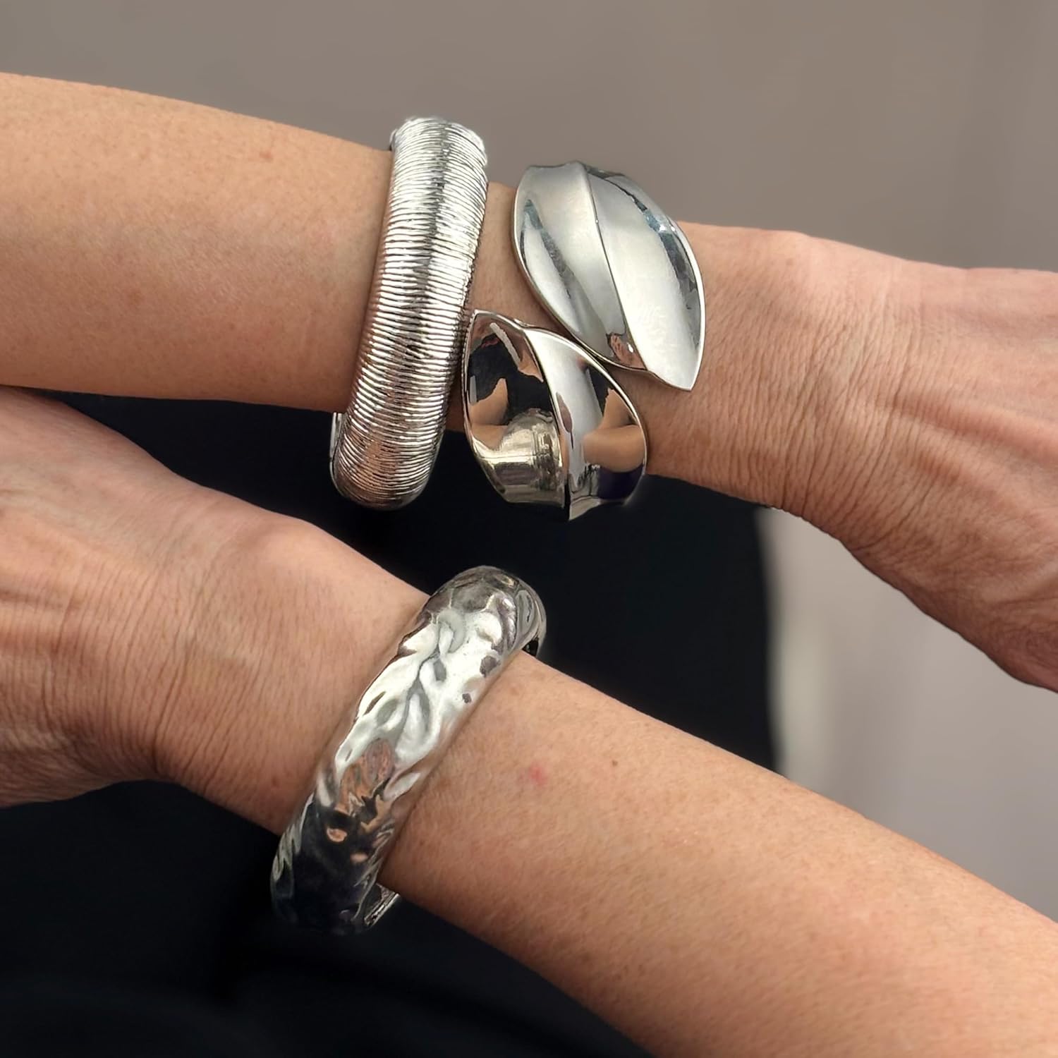 3Pcs Chunky Gold Bangle Bracelets for Women Trendy Gold Bracelet Stack Cuff Bangles Daily Wear Fashion Arm Cuff Upper Arm Jewelry Valentine's Day Gifts - Image 4