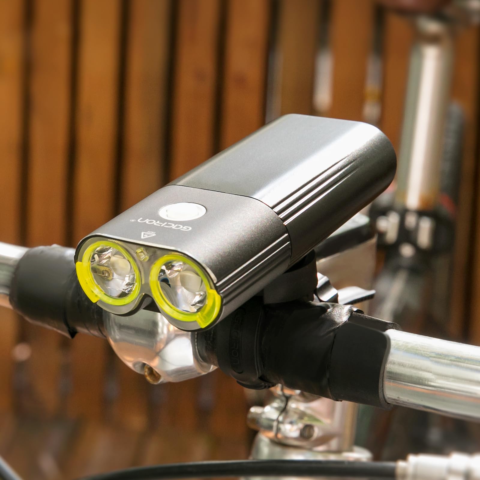 Lumière avant de vélo Gaciron de 1800 lumens, avec lentille optique acrylique anti-éblouissement, 6 modes de luminosité, télécommande par câble, lumière vélo USB-C rechargeable avec fonction d'énergie