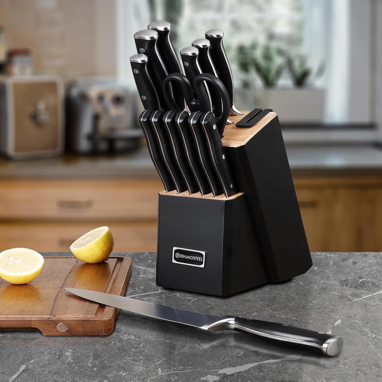 Black Knife Set, 15-Piece Knife Block Set with Built-in Sharpener Scissors for Kitchen, Dishwasher Safe Knives set Ideal Present for Family & Restaurant