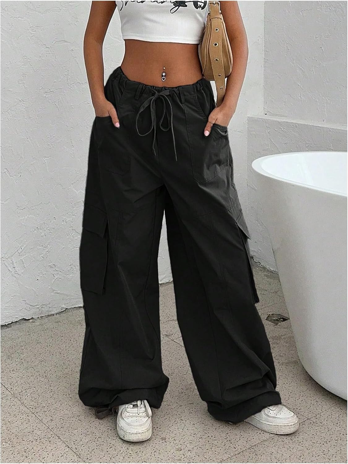 OYOANGLE Women's Low Waist Cargo Pants Wide Leg Y2K Parachute Trousers with Pockets - Image 3