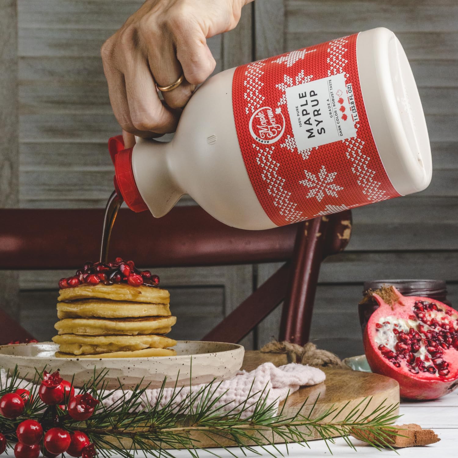 MapleFarm - Pur Sirop d'érable Catégorie A, Foncé - goût robuste - 1 litres (1,32 Kg) - Édition de Noël - Original maple syrup - Grade A - Dark, robust taste - Sirop d'érable pur - Pancake sirop