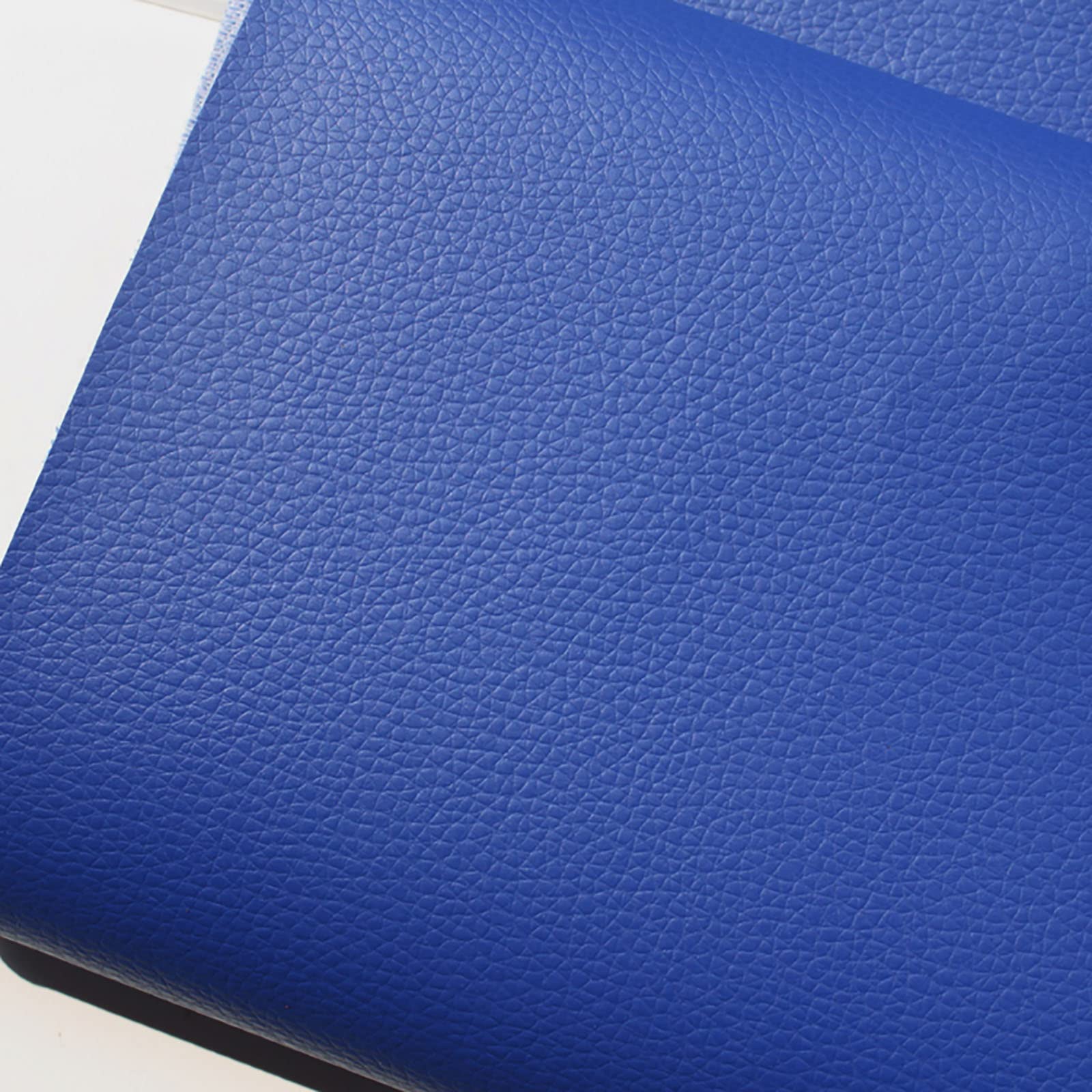 Tissu en cuir faux bleu idéal pour la réparation de canapé dans le salon