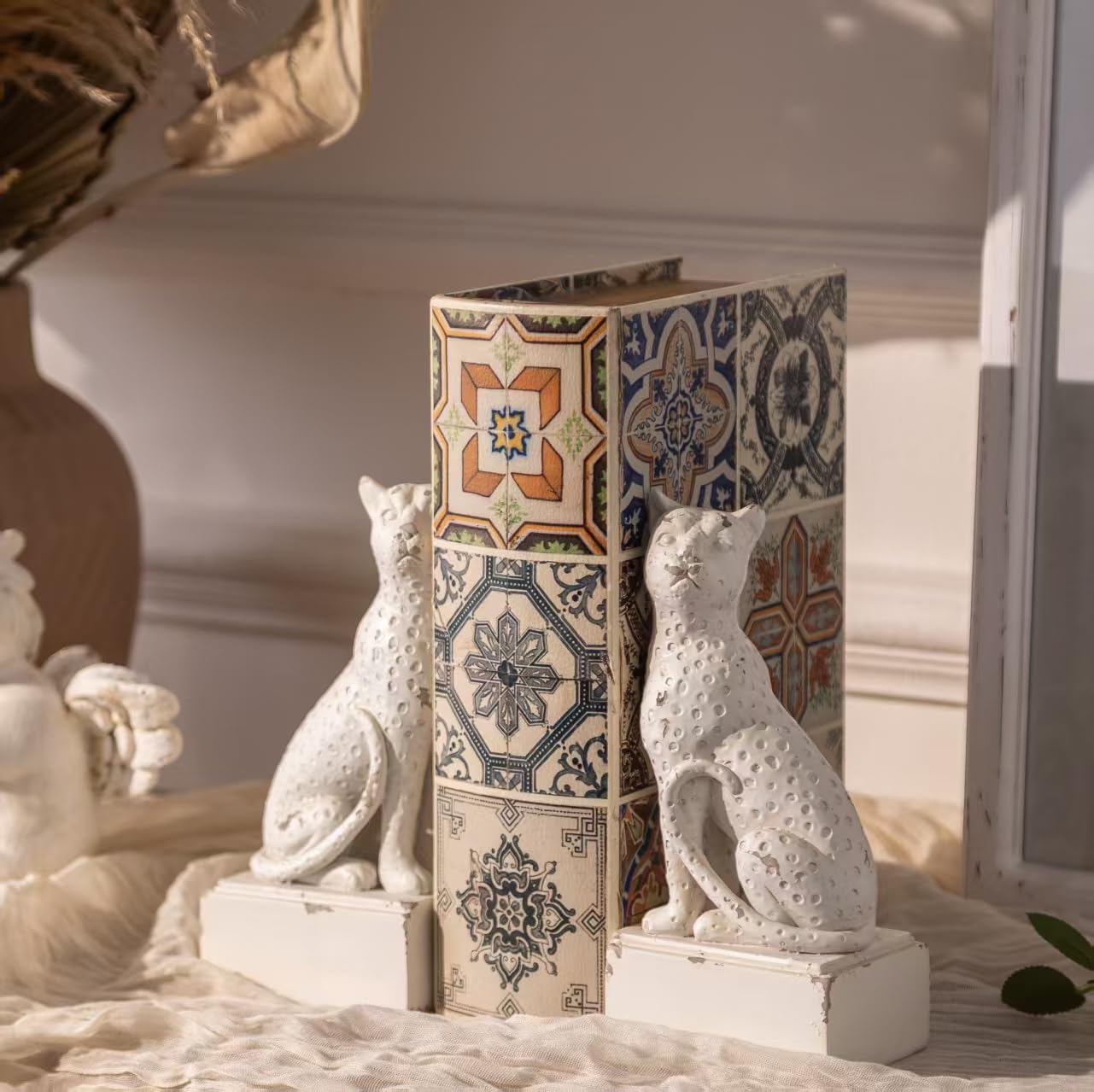 NOONEAU Vintage Cheetah Bookends - Handmade Resin Decorative Book Holders for Shelves, Aged Book Ends for Home Decor, Unique Gift for Book Lovers & Animal Lovers?7.7 in Tall?