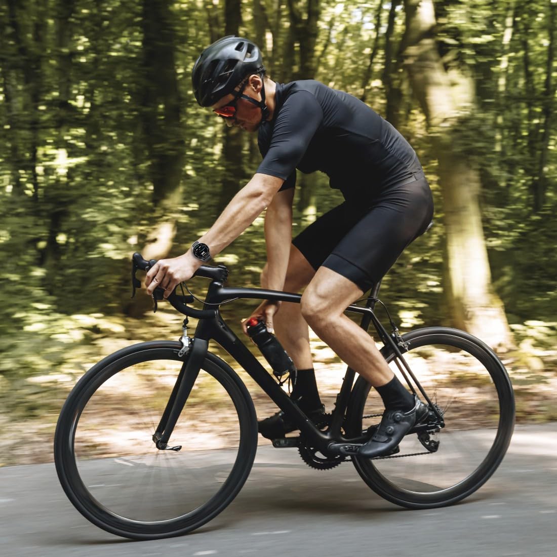 Hama Montre connectée GPS Intégré 8900" (Montre Sport, écran AMOLED 1,43", Fonction Prise d’appels, contrôle Vocal Alexa, altimètre barométrique, IP68), Noire