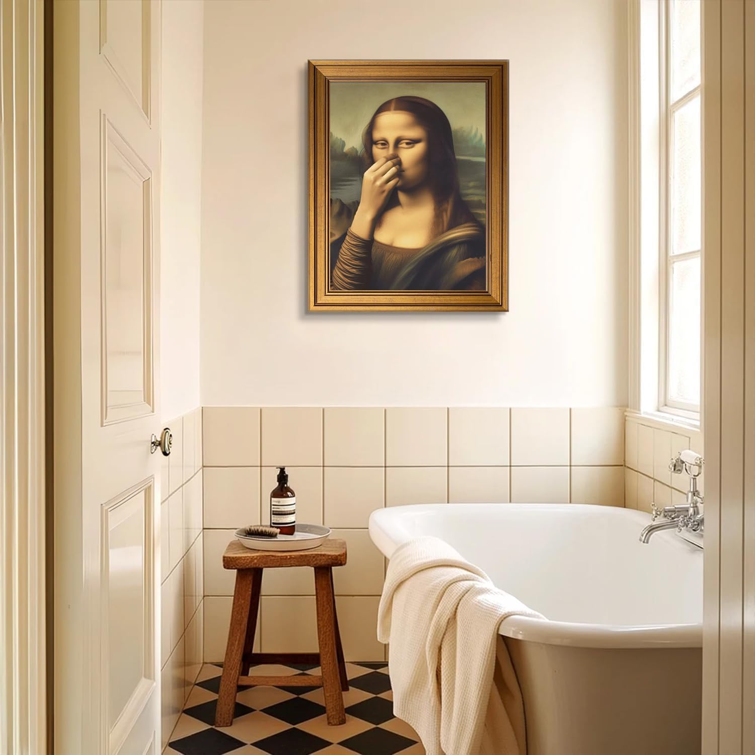 Vintage Gold Frame Mona Lisa Canvas Wall Art Funny Bathroom Mona Lisa Painting Pictures Wall Decor Humor Amusing Toilet Art Pinching Nose Poster Prints Artwork for ​bathroom Home Decor 16x24in