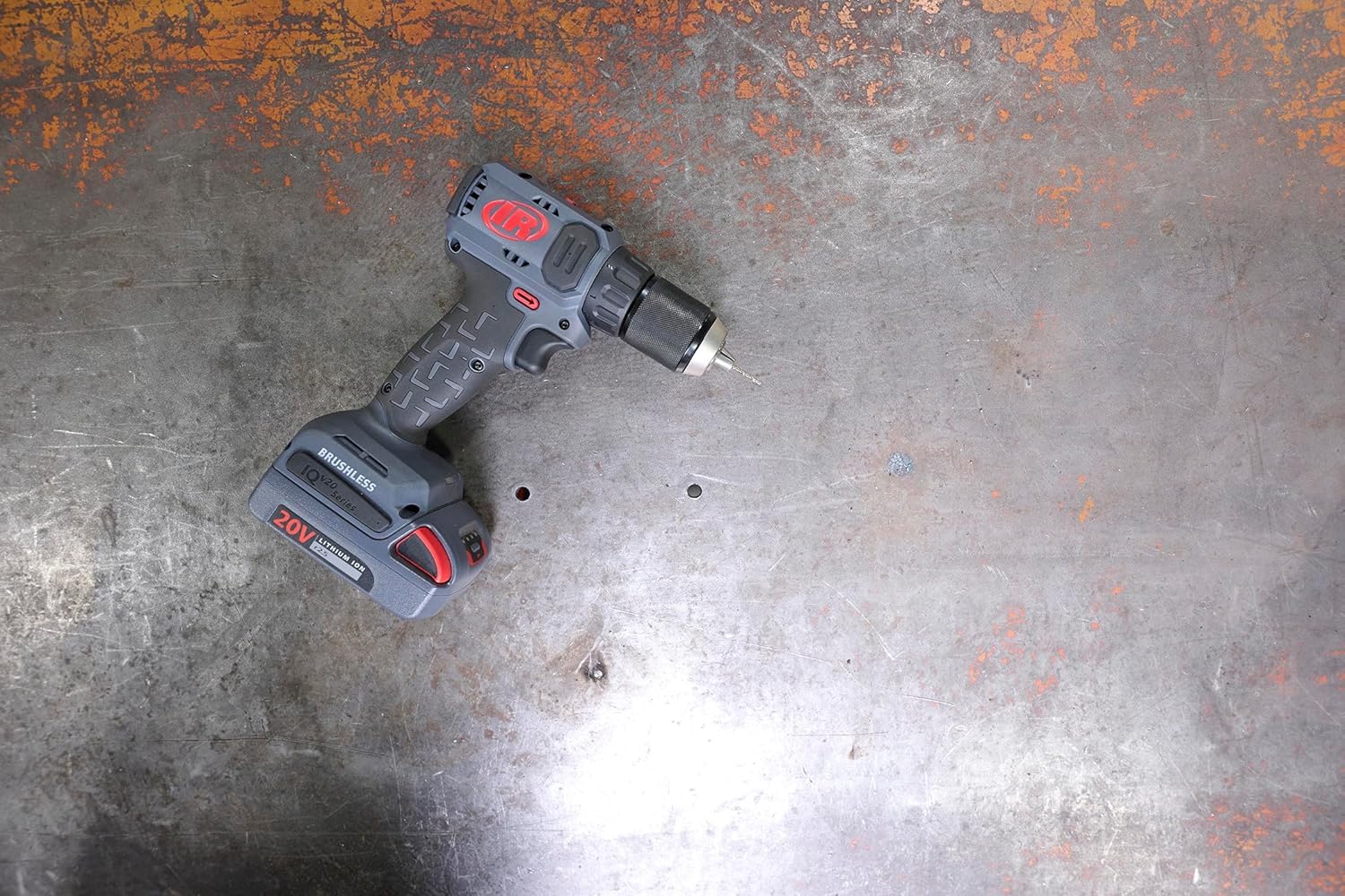 Ingersoll Rand Akumulatorowa wiertarko-wkrętarka D3141-K22-EU z silnikiem bezszczotkowym 20 V, momentem 50 Nm, metalowym uchwytem bezkluczykowym, 2 prędkościami i ergonomiczną konstrukcją
