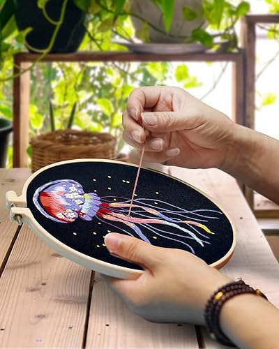 Miniatura 4 de TINDTOP Kit de bordado para adultos, 5 juegos Kit de bordado de medusas para principiantes, incluye aros de tela para bordar, hilos para amantes de