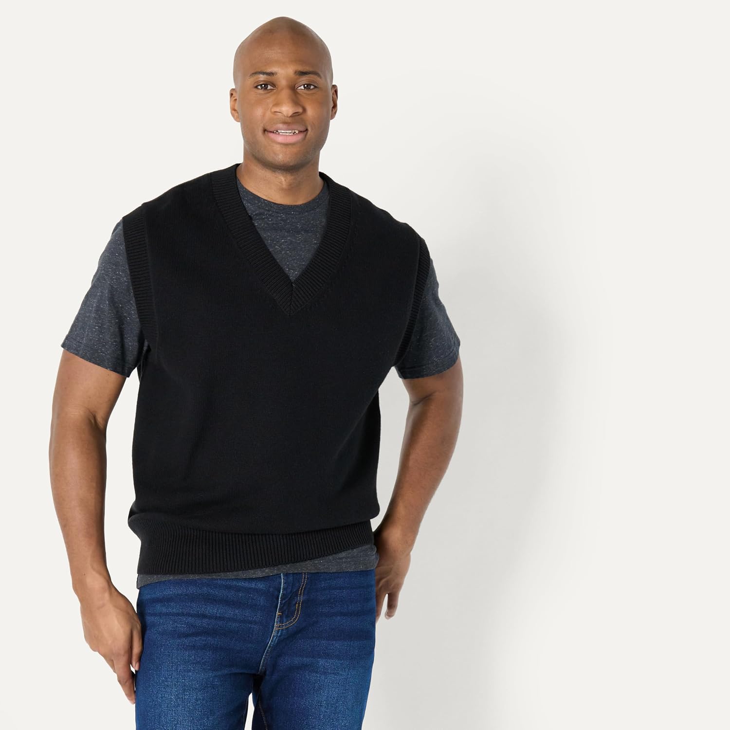 Amazon Essentials Men's Relaxed-Fit V-Neck Sweater Vest, Pullover