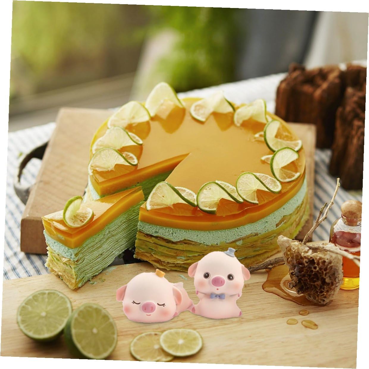 4pcs Cute Pig Cake Ornaments Resin Miniature Animal Figurines Cartoon Piggy Decor for Birthday Party Home Office Desk Decorations