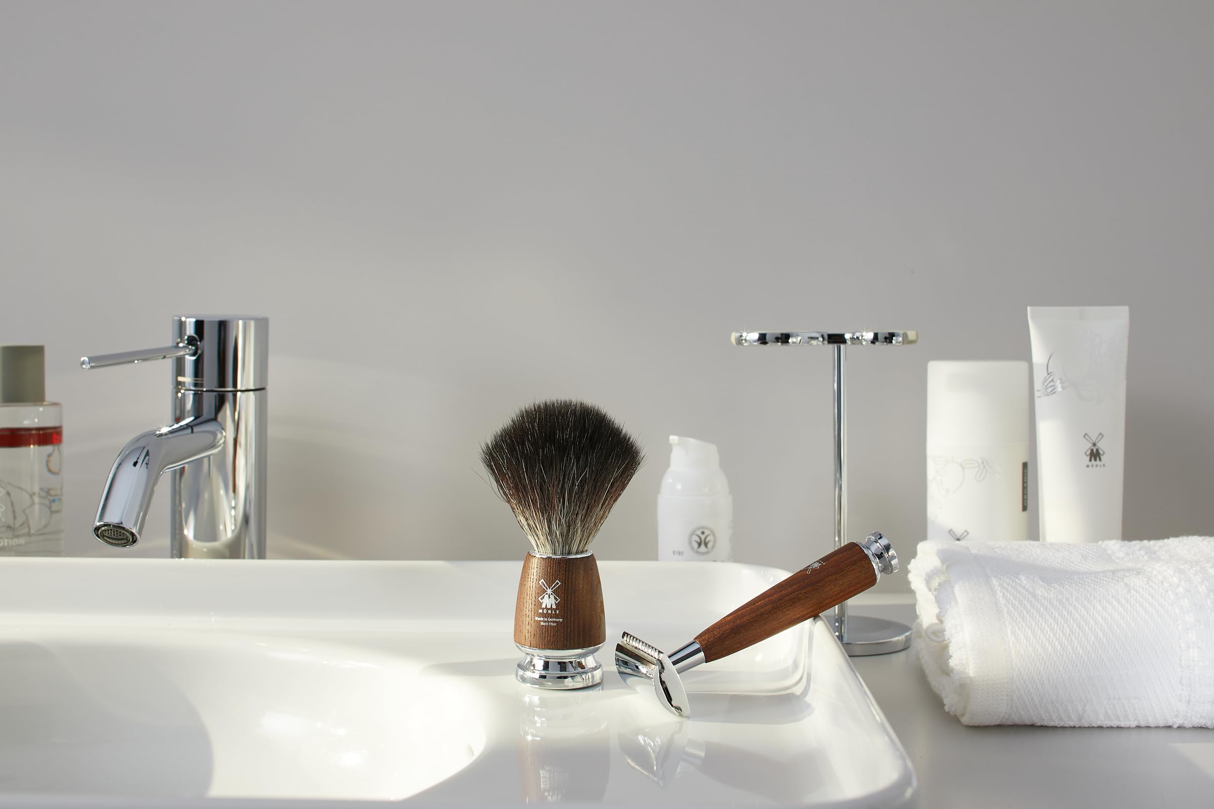 MÜHLE Rytmo Rasierset 8 tlg. - Pinsel, Hobel und Ständer verchromter Fuß, Klinge, Seife, Tuch, After Shave - edle Esche