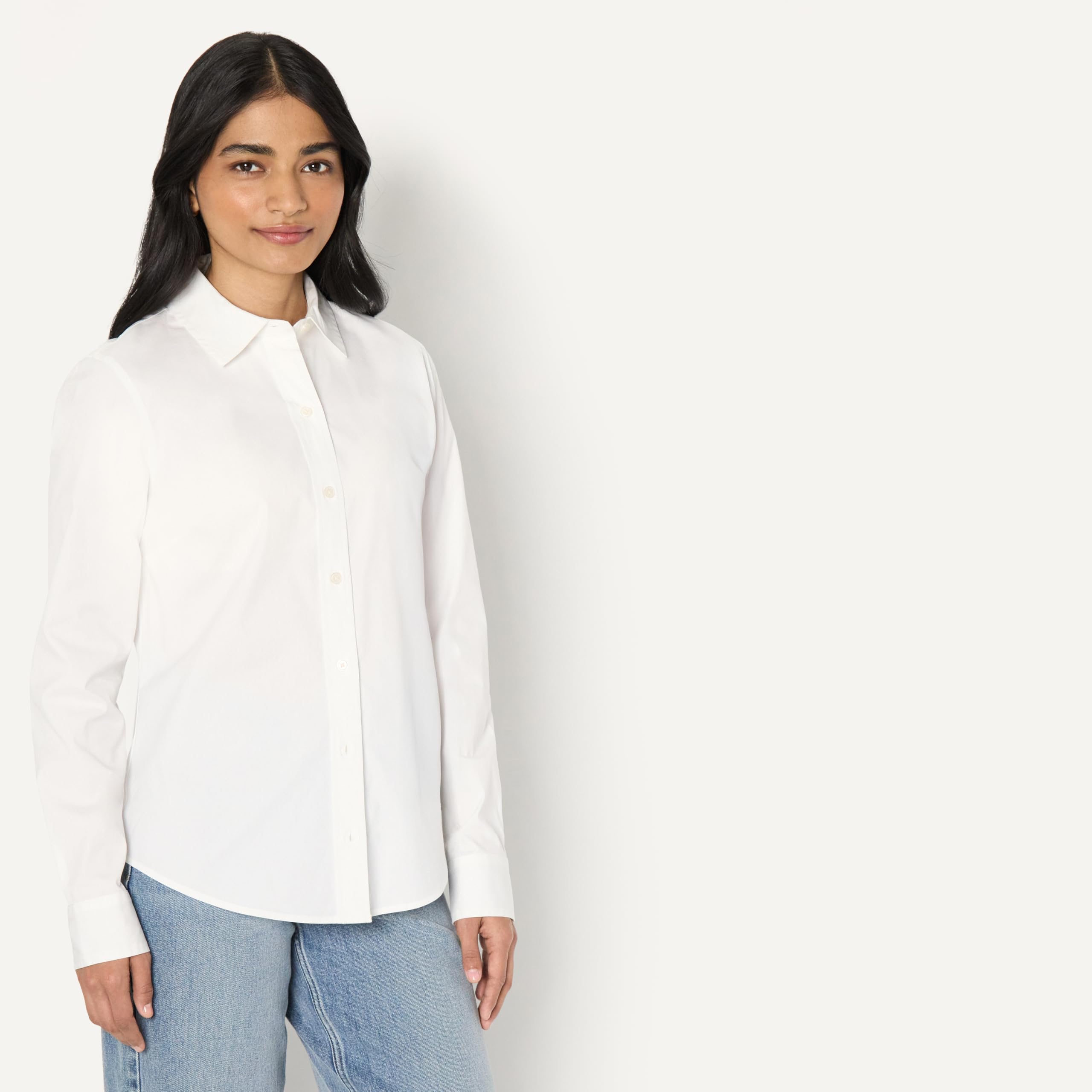 Amazon Essentials Chemise Habillée et Boutonnée en Popeline Extensible Femme
