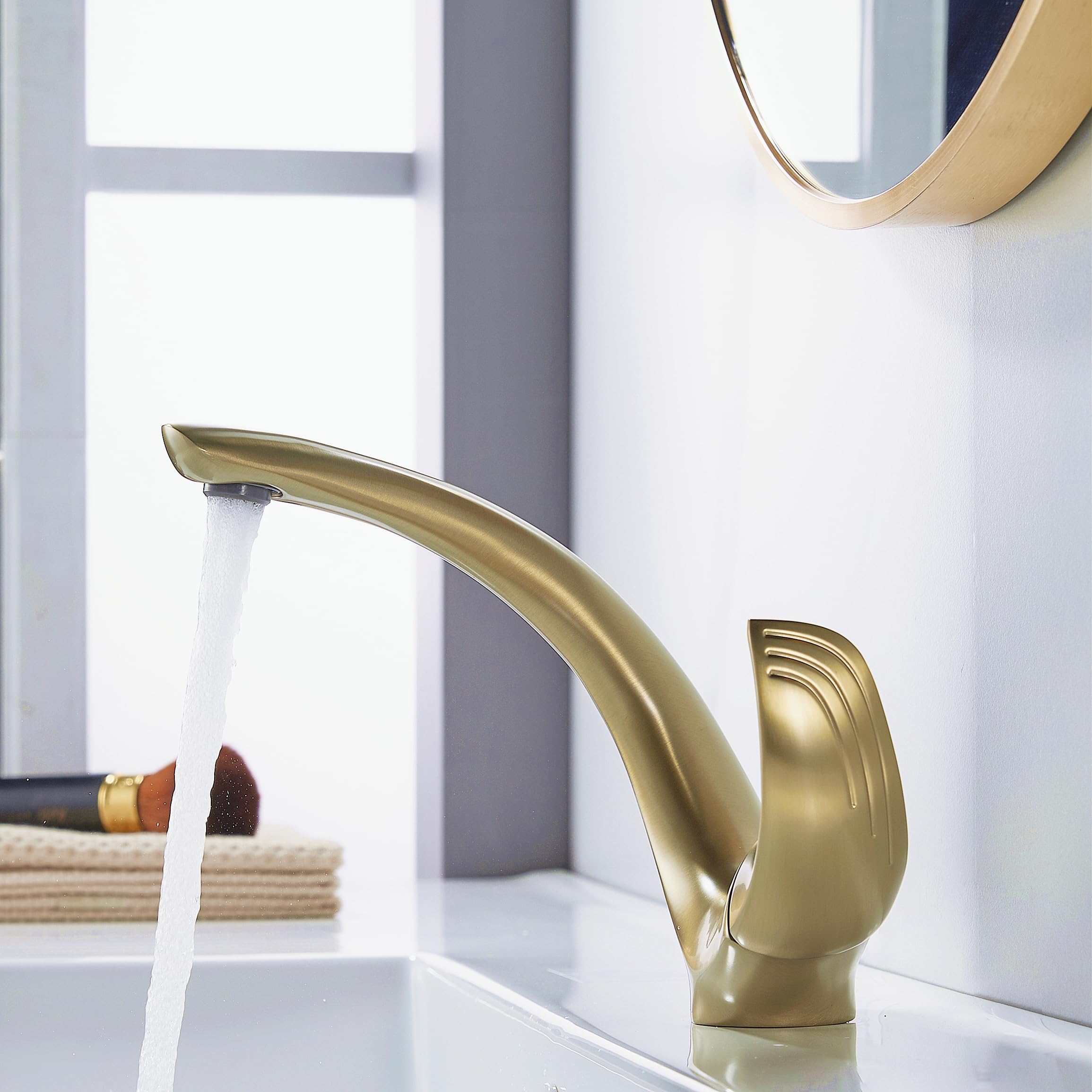 Hermodly Robinet de Salle de Bain - Robinet de Lavabo en Laiton Froid et Chaud - Mitigeur Monocommande - Or - Style Contemporain - Montage sur Pont - Salle de Bain