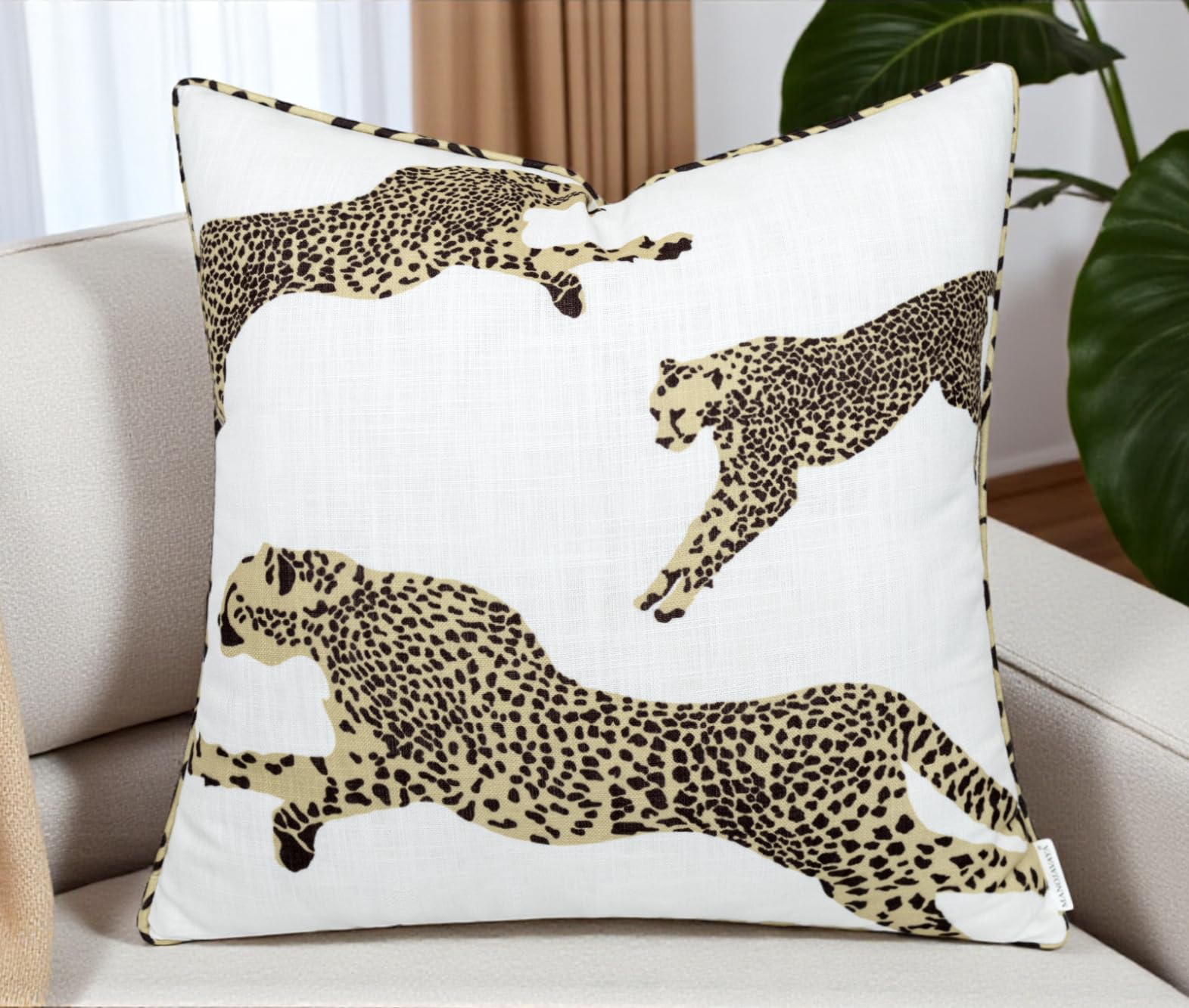 Federa per cuscino con stampa leopardata che salta 20 x 20 - stampa animale bianco marrone chiaro - Grandmillennial Preppy Safari Decor per divano letto soggiorno - leopardo che corre