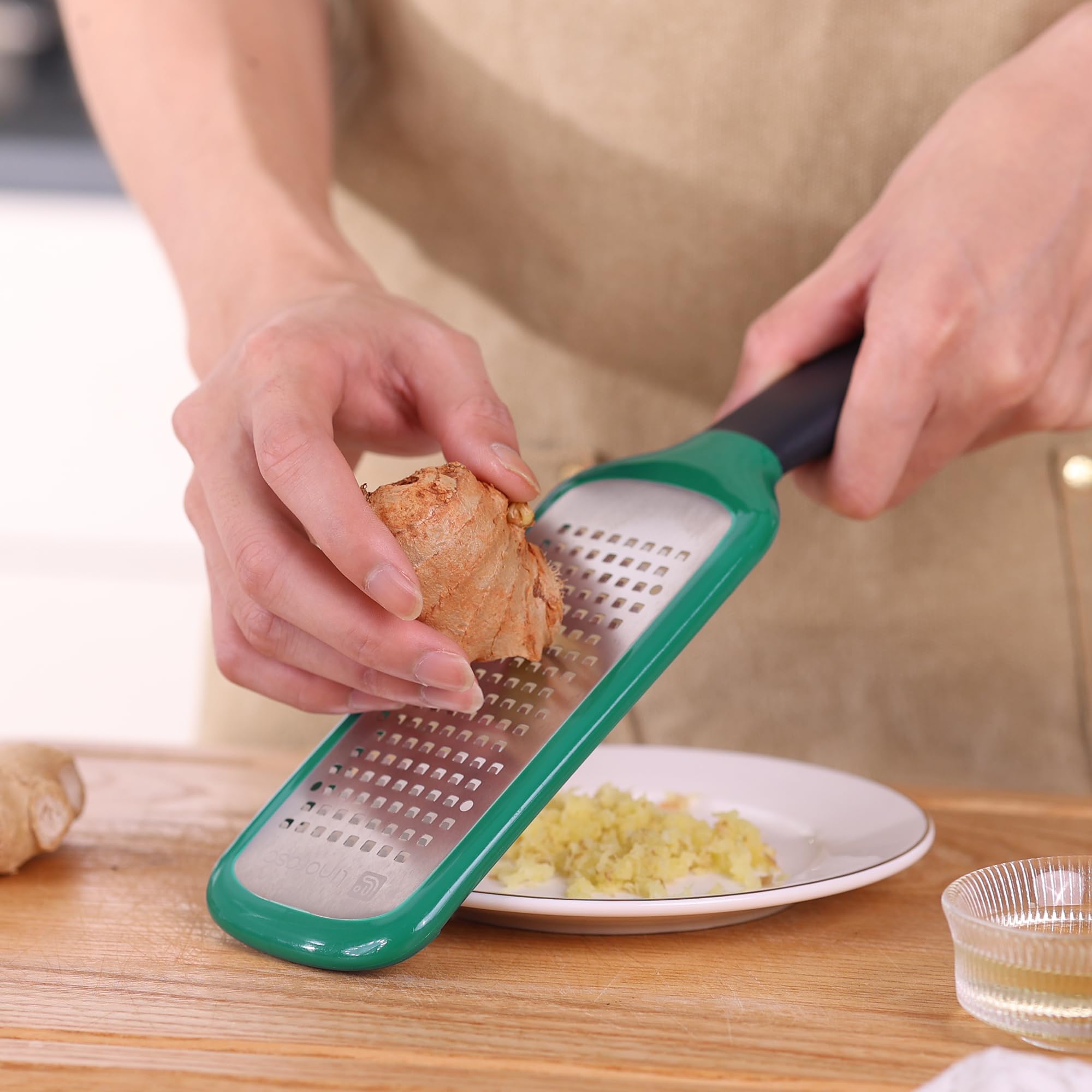 linoroso Set di 2 grattugie per limone e formaggio, da cucina, per formaggio, aglio, zenzero, noce moscata, cioccolato, frutta, lama affilata in acciaio inox con coperchio protettivo