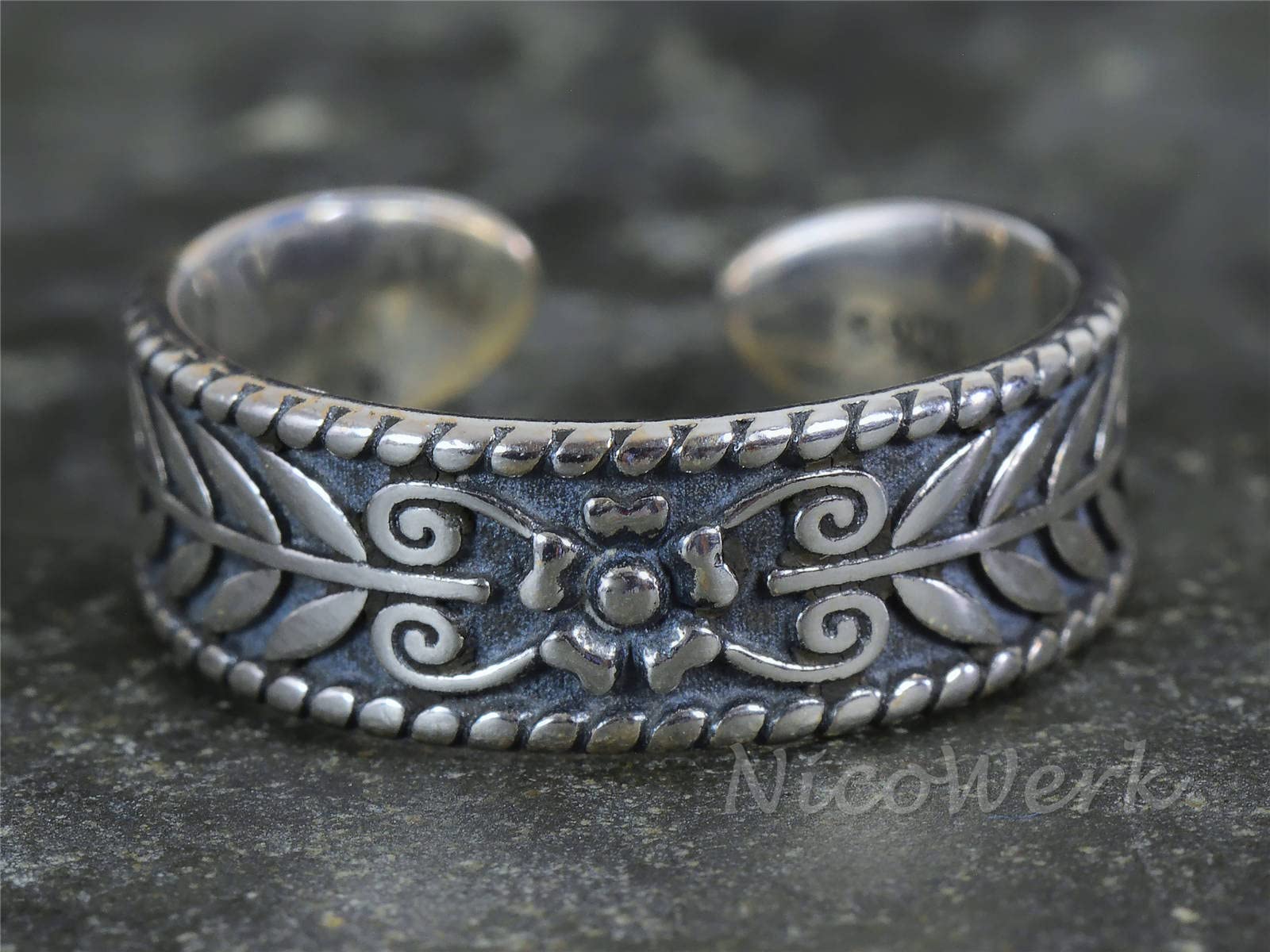NicoWerk Anillo de plata de mujer vintage hecho en plata de ley 925 anillo de banda ennegrecida rama de olivo con patrón abierto ajustable SRI803